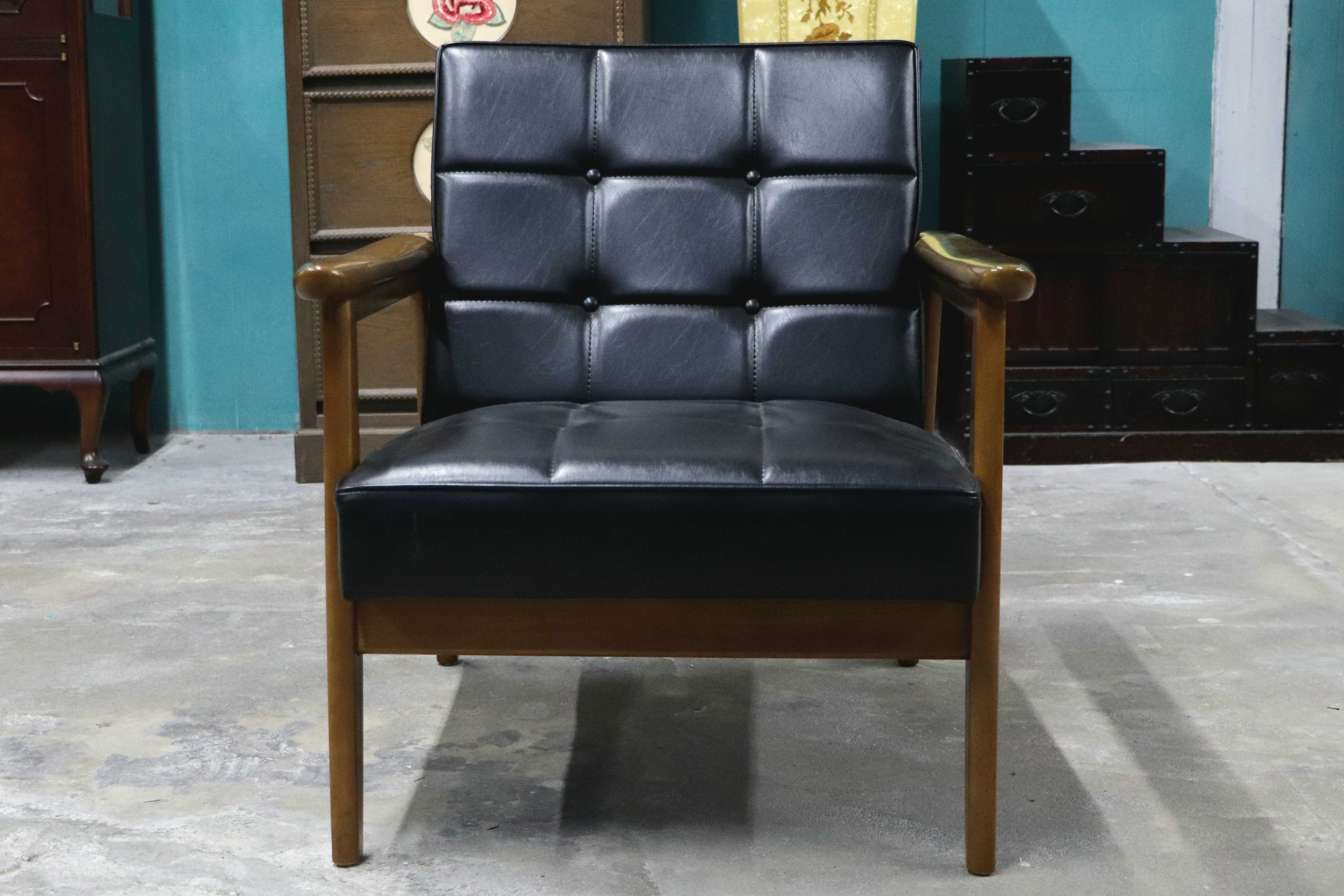 GMIK650B○カリモク60 Kチェア 1シーター スタンダードブラック 合皮 ラウンジチェア 肘掛け椅子 シングルソファ 展示品