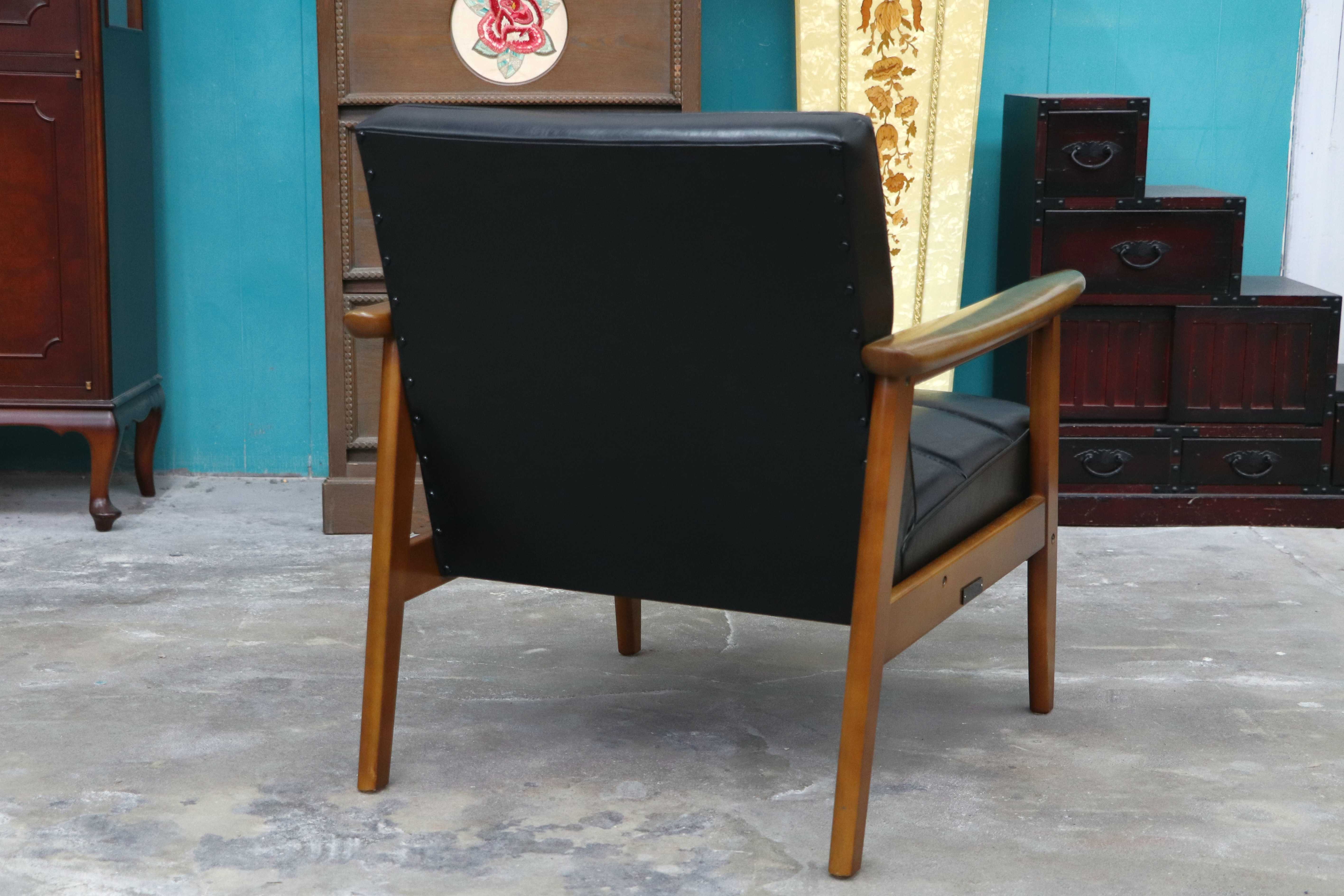 GMIK650C○カリモク60 Kチェア 1シーター スタンダードブラック 合皮 ラウンジチェア 肘掛け椅子 シングルソファ 展示品