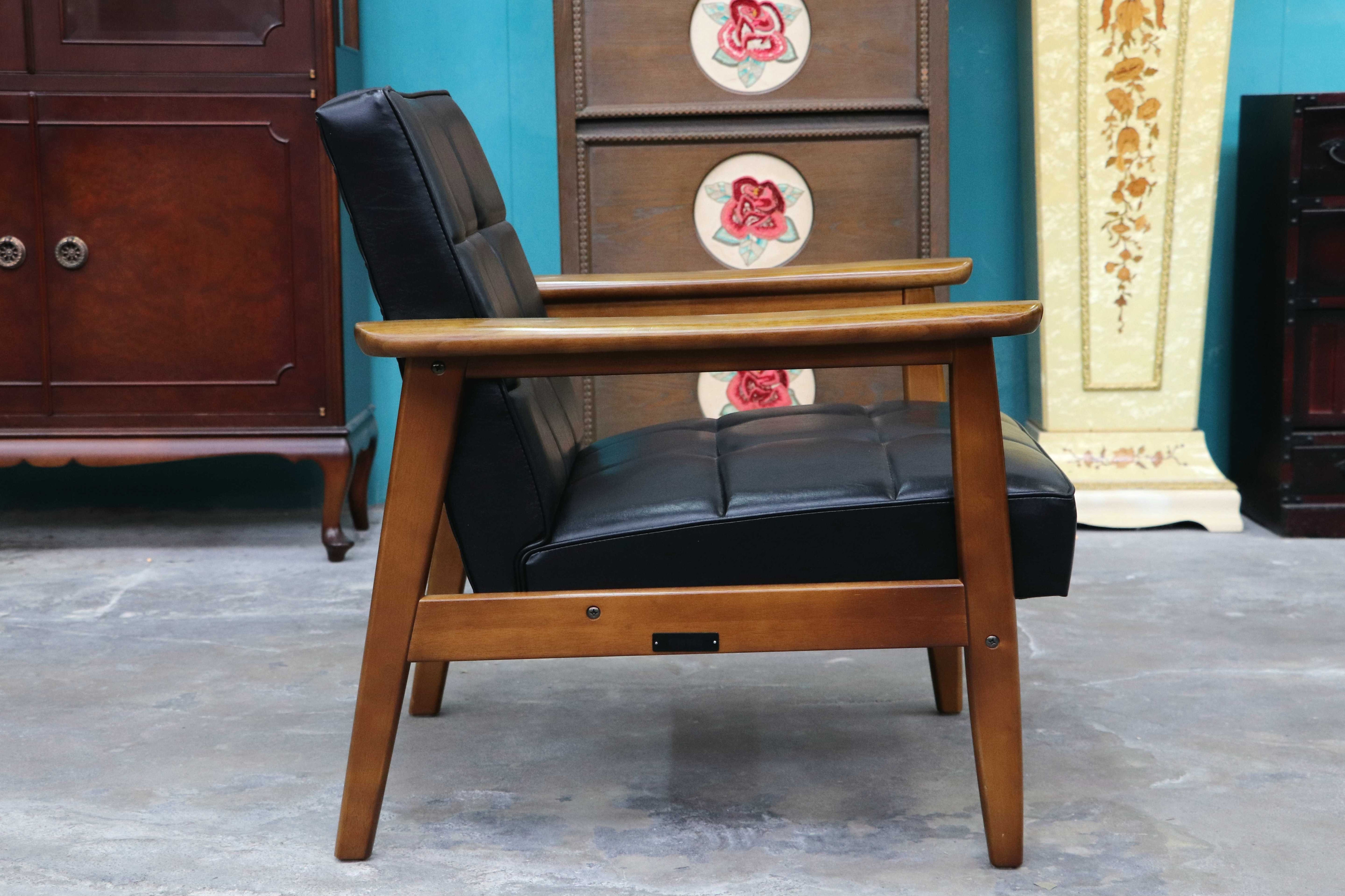 GMIK650C○カリモク60 Kチェア 1シーター スタンダードブラック 合皮 ラウンジチェア 肘掛け椅子 シングルソファ 展示品