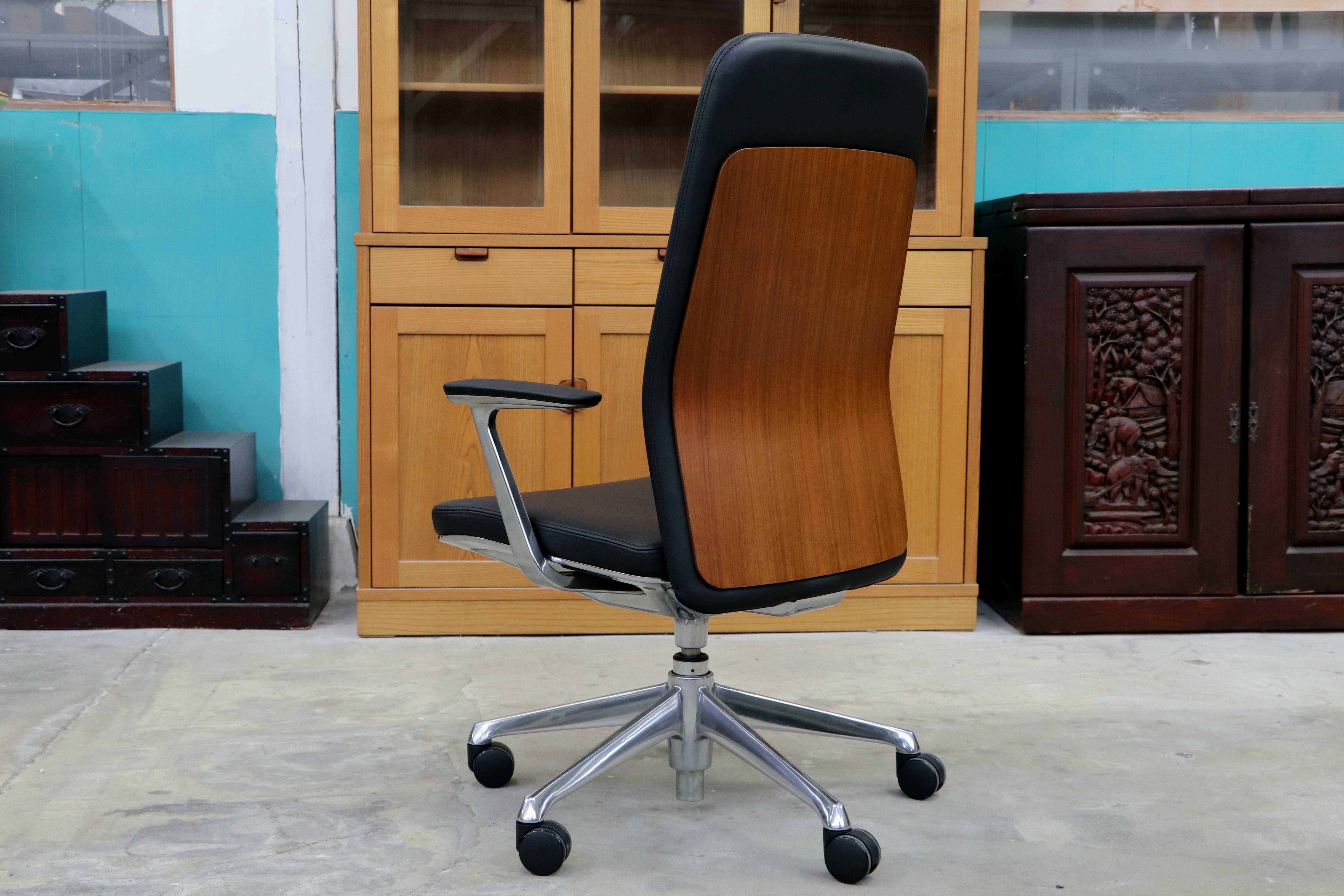 GMIK678D○okamura / オカムラ CRAFTIE クラフティー デスクチェア オフィスチェア アームチェア 本革 ウォールナット 定価約38万 展示品