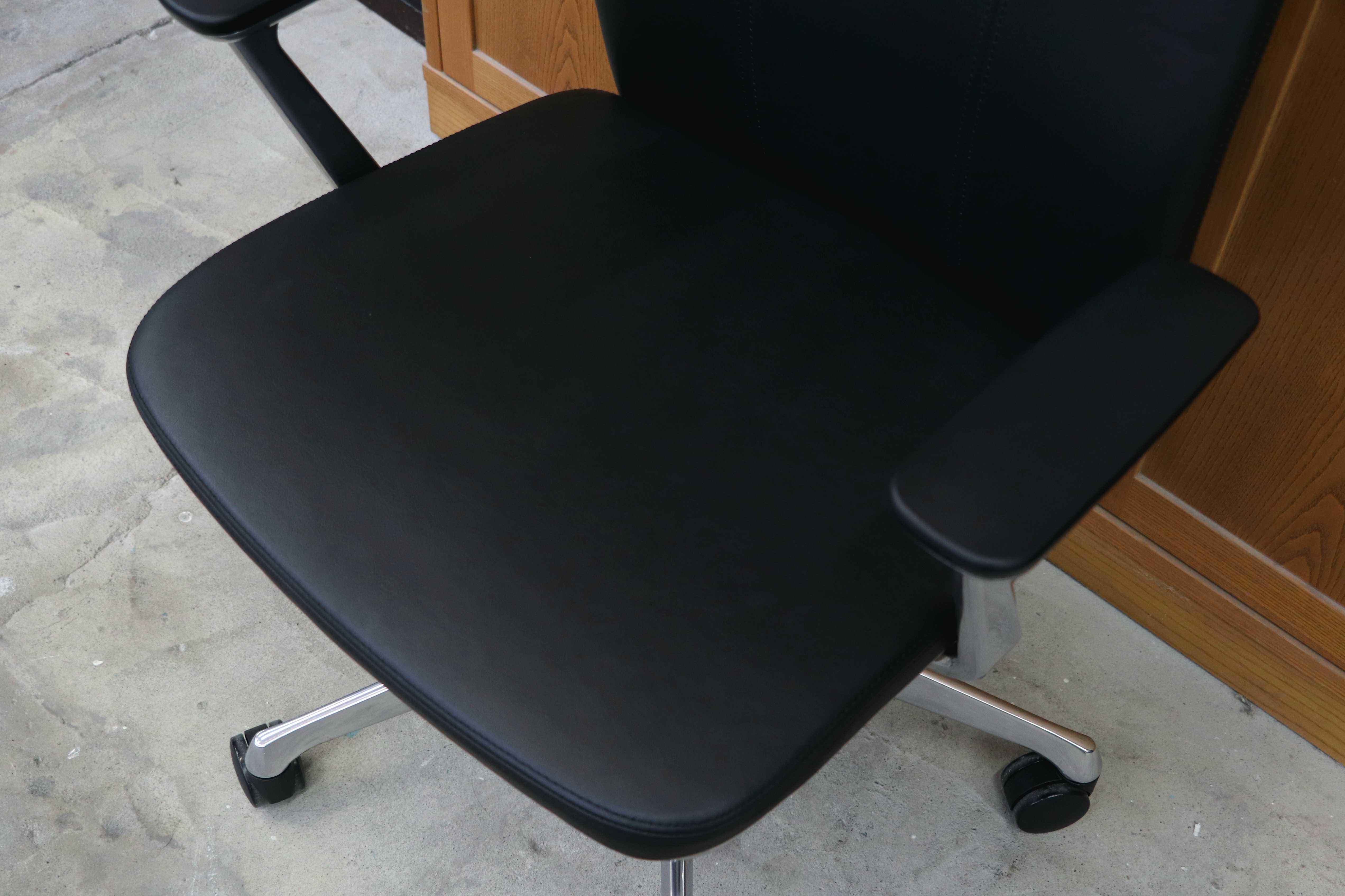 GMIK678D○okamura / オカムラ CRAFTIE クラフティー デスクチェア オフィスチェア アームチェア 本革 ウォールナット 定価約38万 展示品