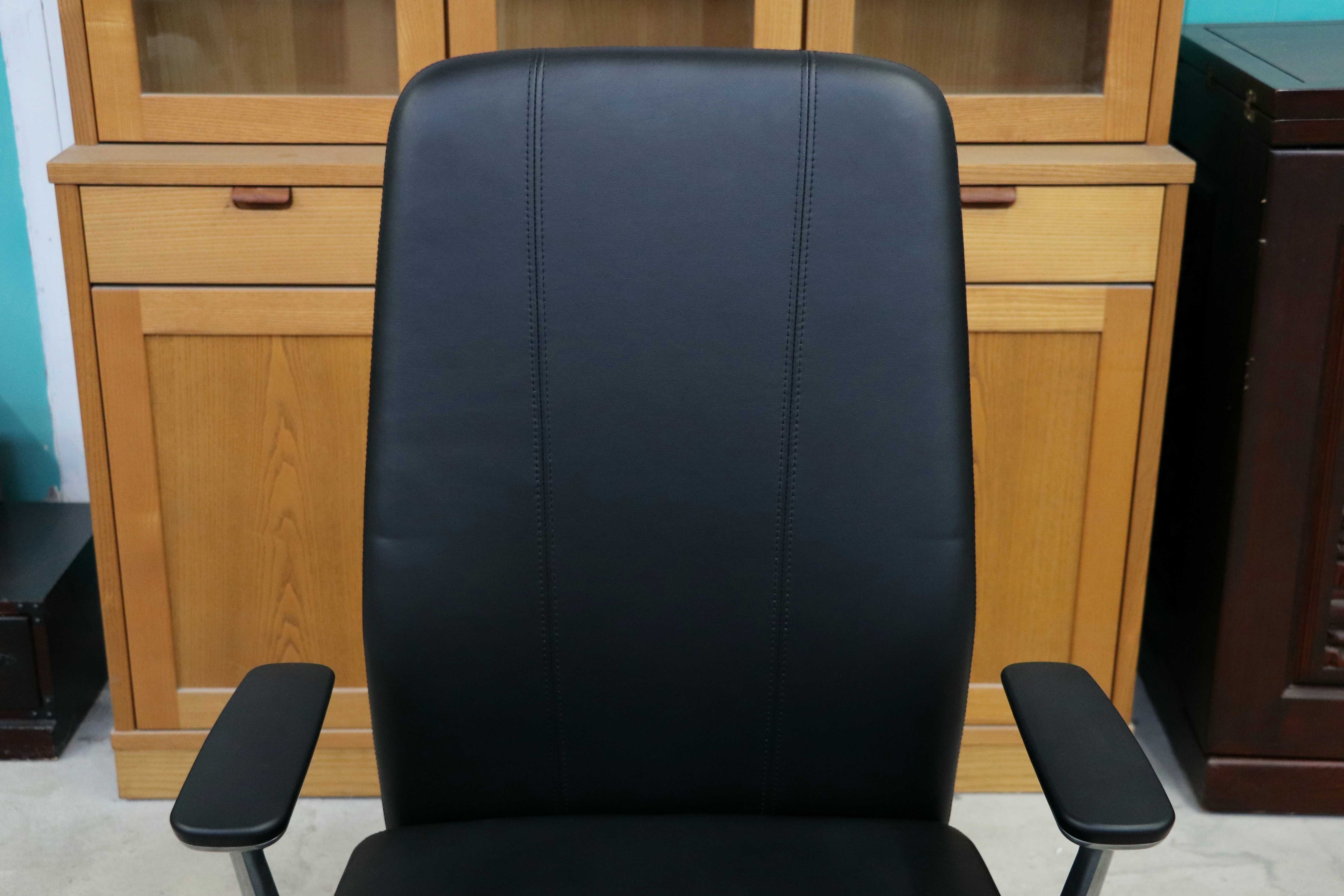 GMIK678G○okamura / オカムラ CRAFTIE クラフティー デスクチェア オフィスチェア アームチェア 本革 ウォールナット 定価約38万 展示品