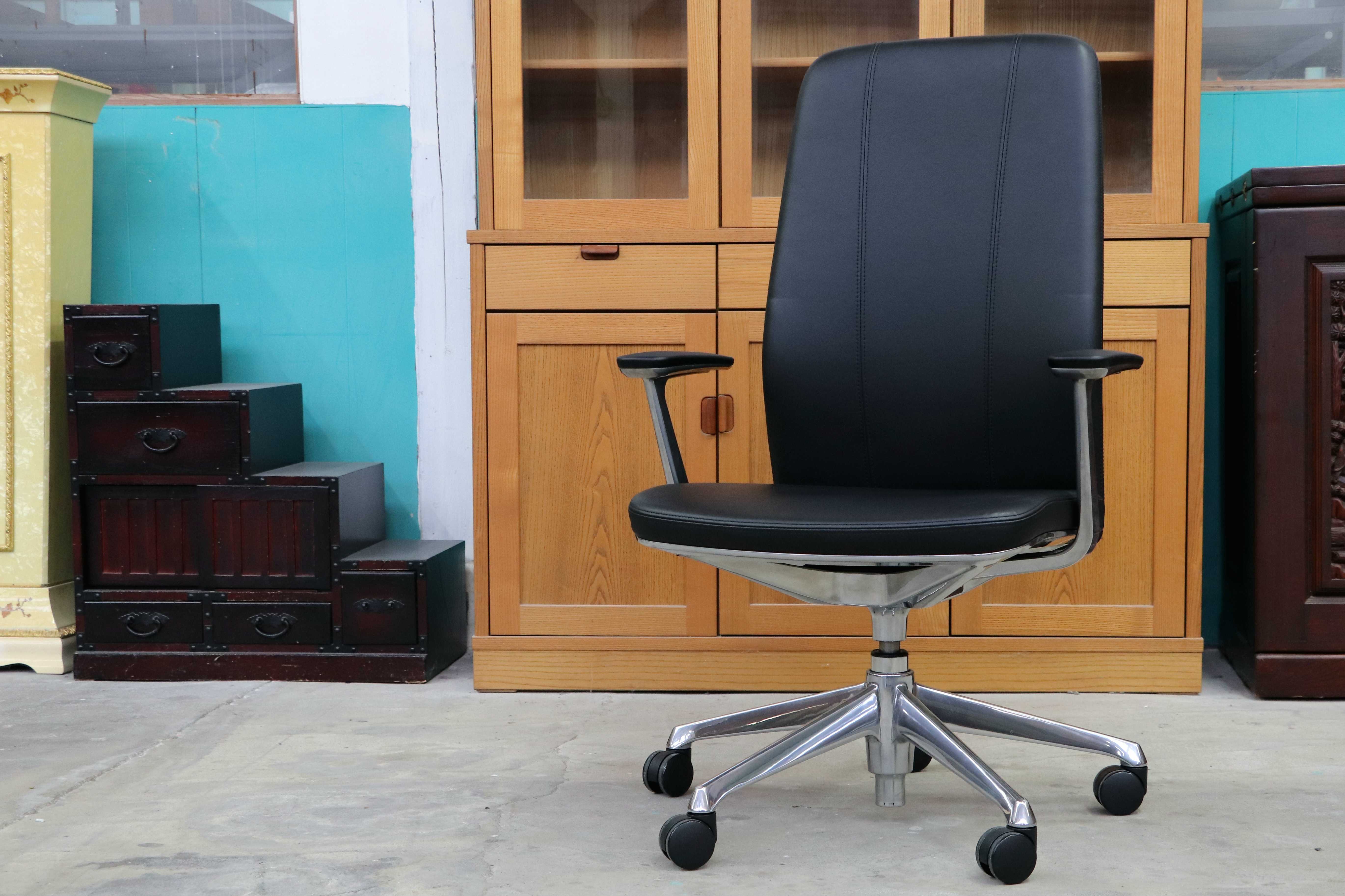 GMIK678G○okamura / オカムラ CRAFTIE クラフティー デスクチェア オフィスチェア アームチェア 本革 ウォールナット 定価約38万 展示品