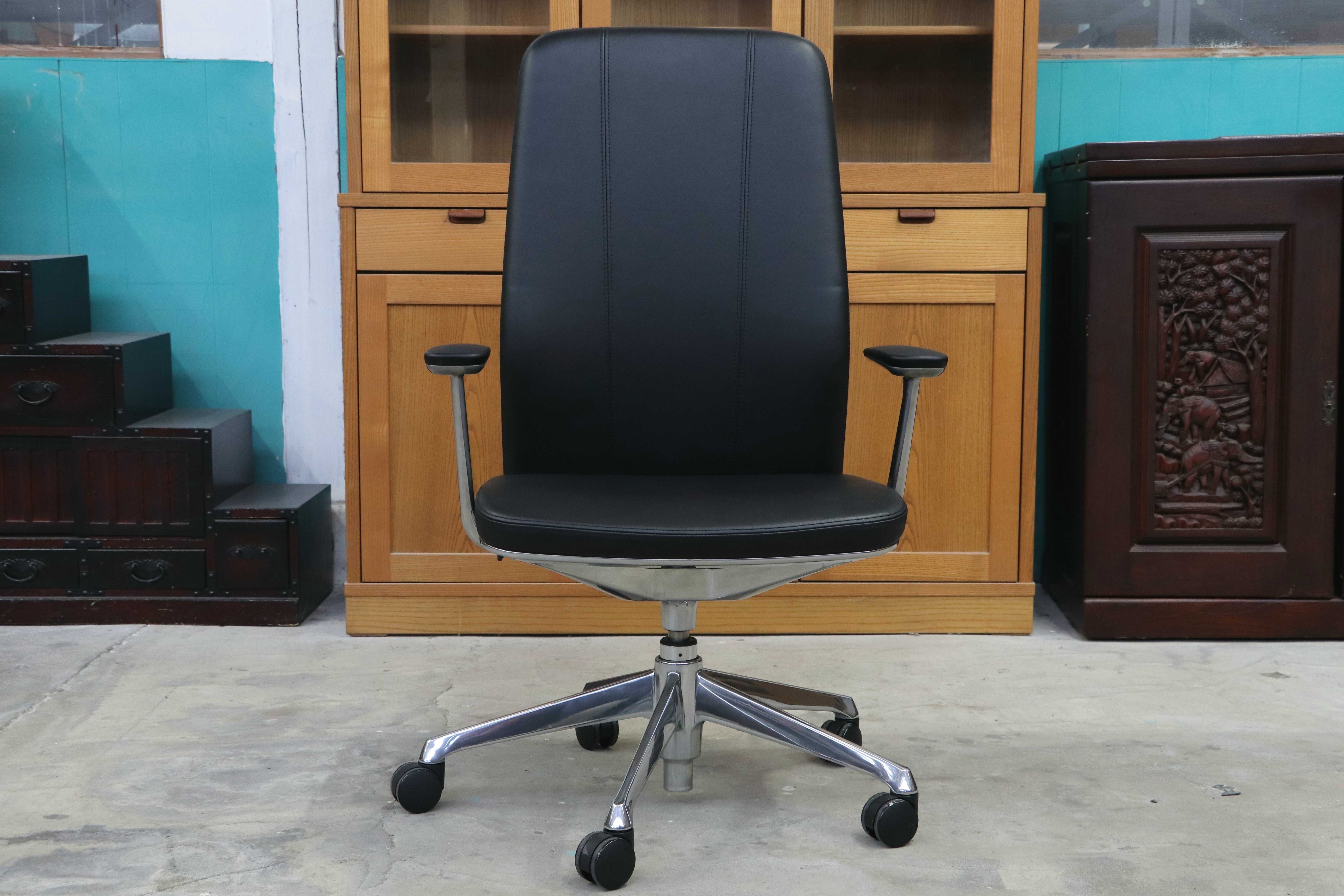 GMIK678H○okamura / オカムラ CRAFTIE クラフティー デスクチェア オフィスチェア アームチェア 本革 ウォールナット 定価約38万 展示品