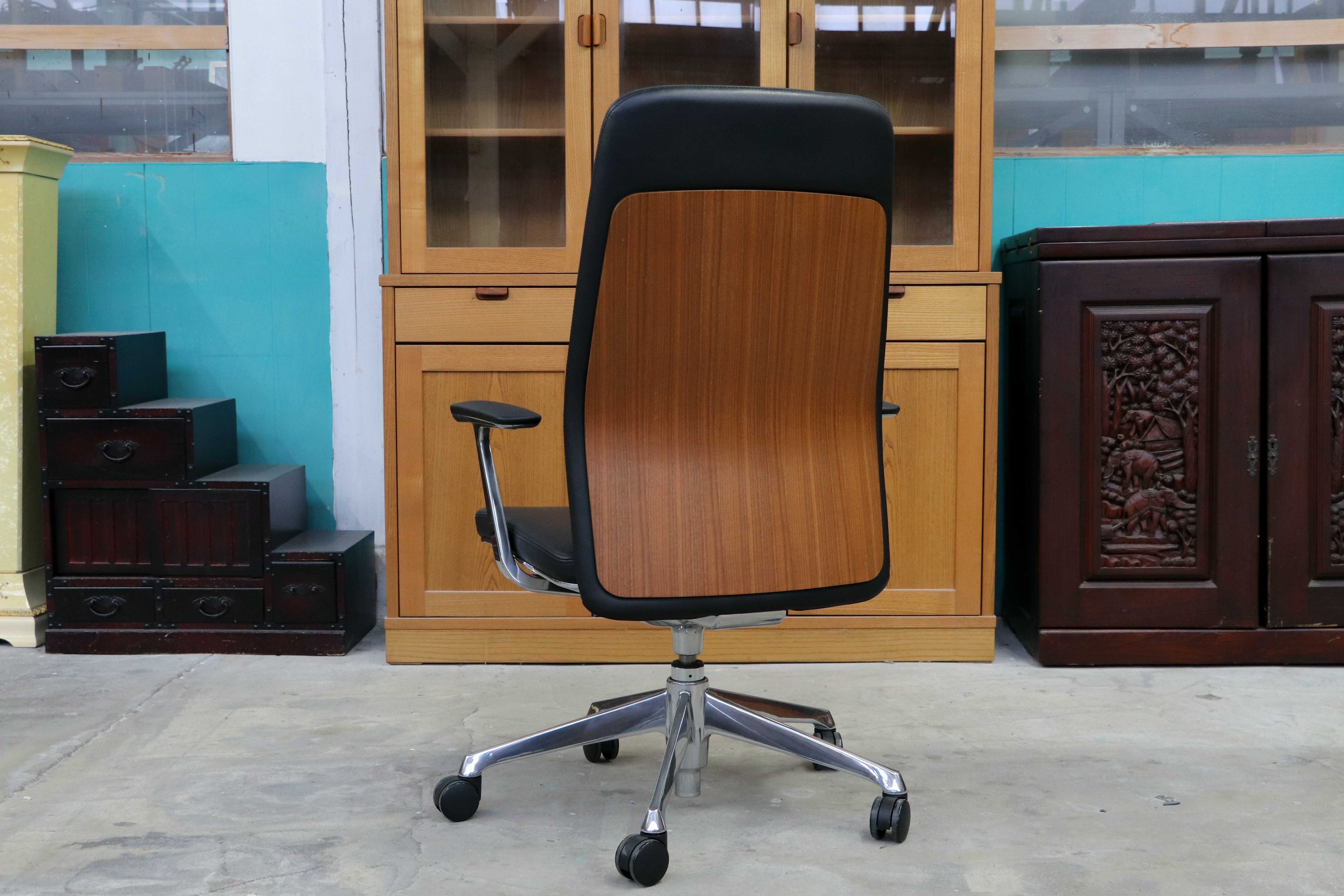 GMIK678H○okamura / オカムラ CRAFTIE クラフティー デスクチェア オフィスチェア アームチェア 本革 ウォールナット 定価約38万 展示品