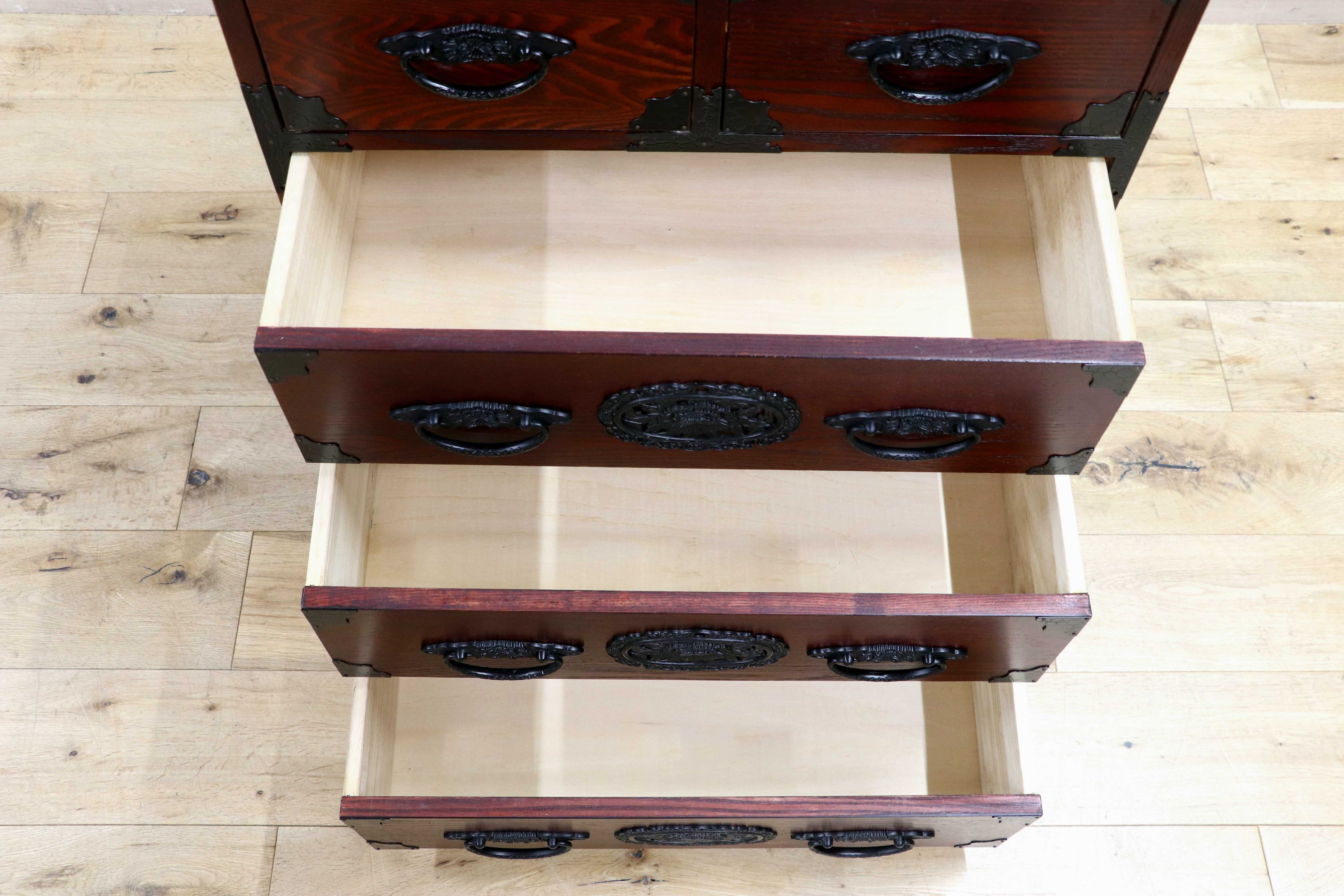 GMIS481A○民芸家具 欅材 整理箪笥 時代箪笥 4段チェスト 鉄金具 和家具 和モダン 小物収納 レトロ アンティーク調 和室 古民家