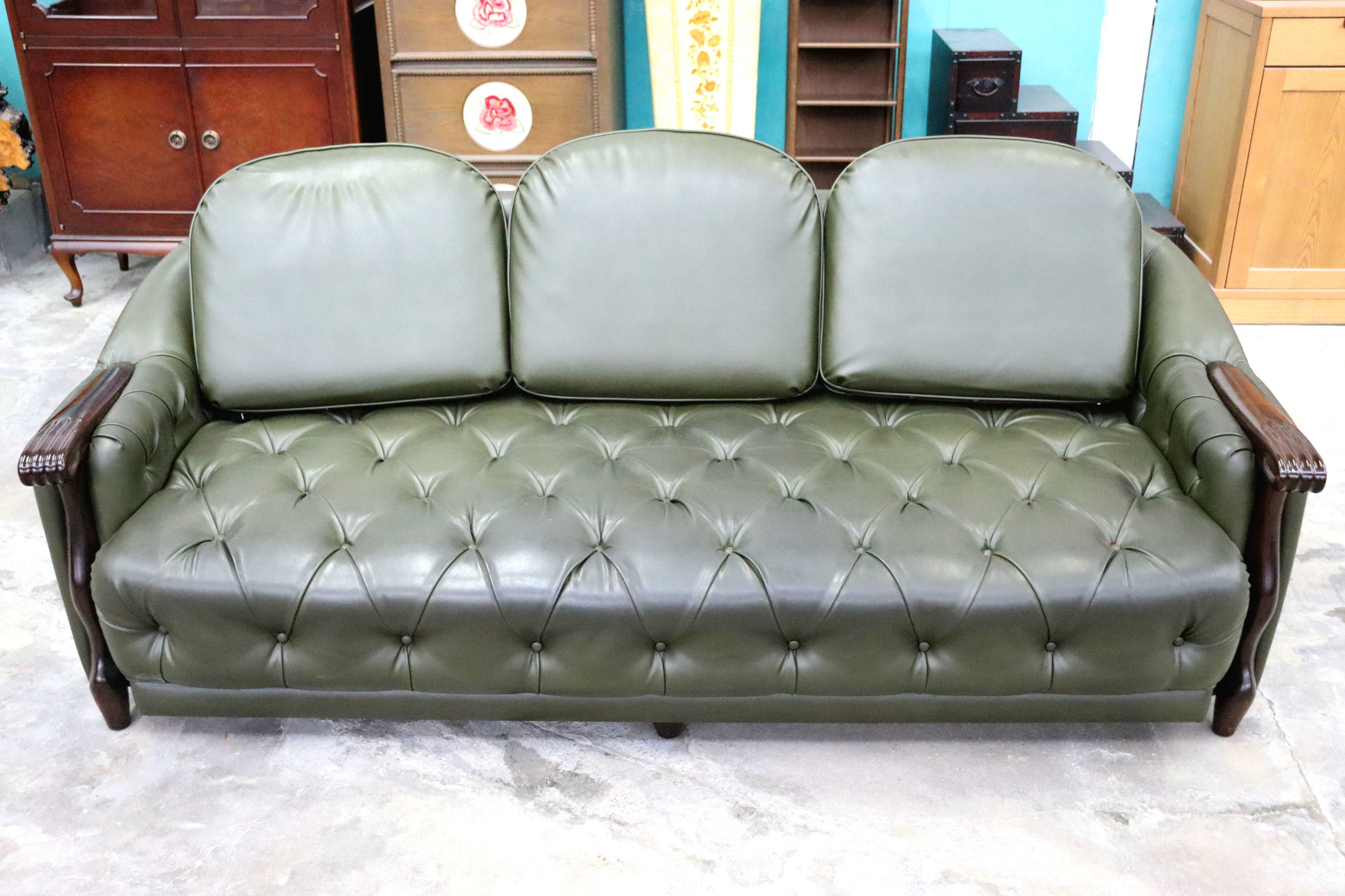 GMIK820○maruni / マルニ ベルサイユ 3人掛けソファ 3Pソファ 合皮 木製アーム クラシック エレガント 応接 ボタンタフティング 国産家具