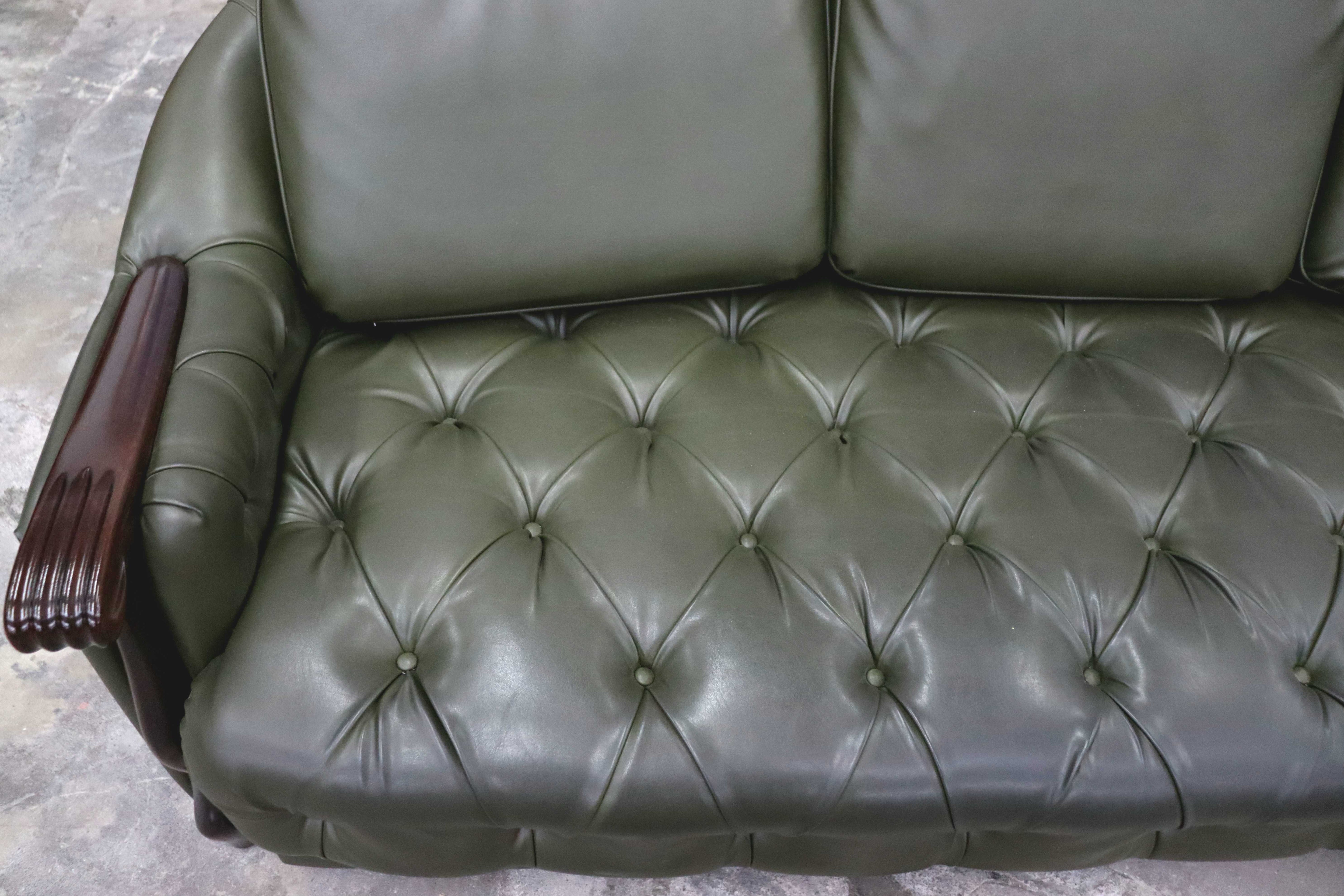 GMIK820○maruni / マルニ ベルサイユ 3人掛けソファ 3Pソファ 合皮 木製アーム クラシック エレガント 応接 ボタンタフティング 国産家具