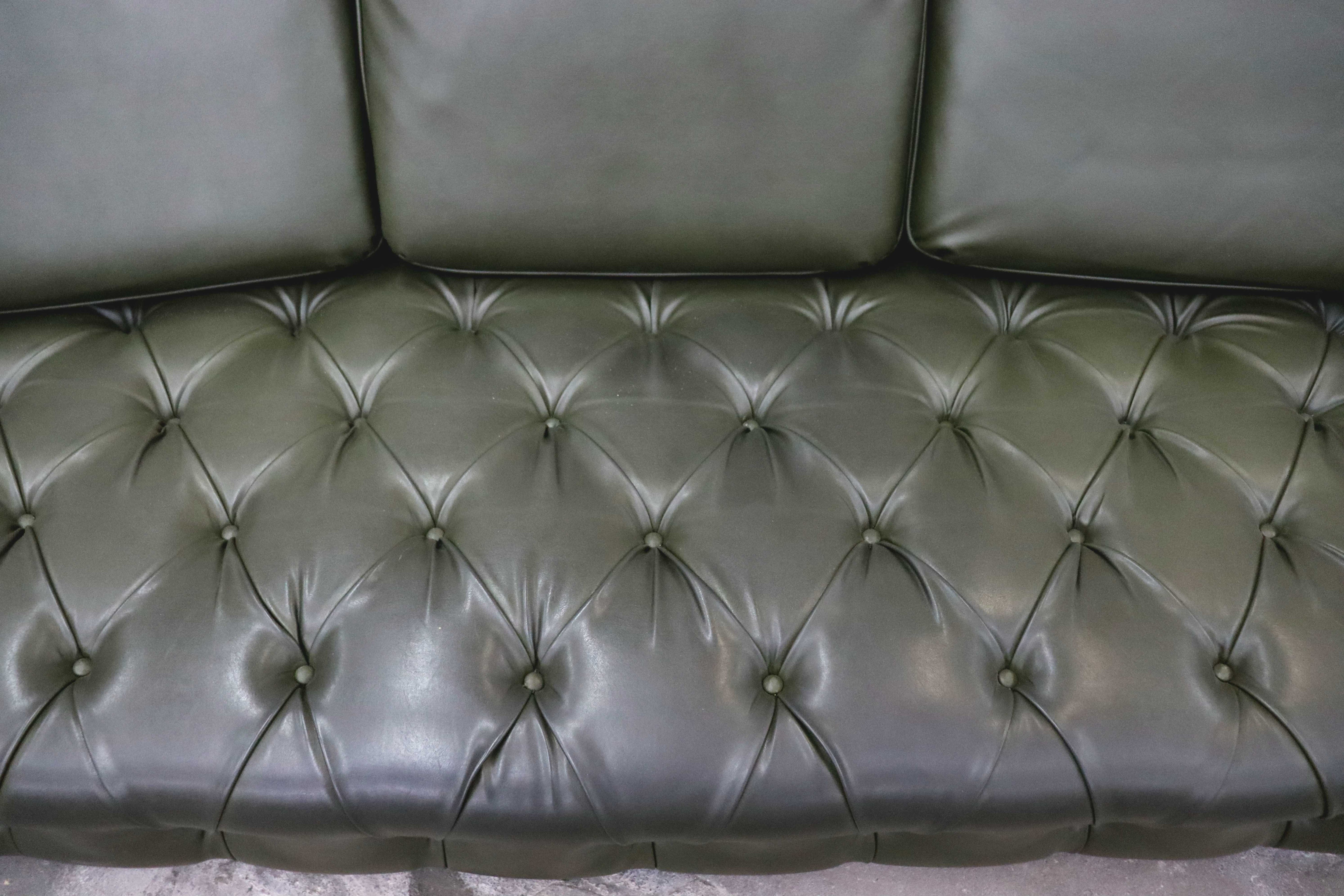 GMIK820○maruni / マルニ ベルサイユ 3人掛けソファ 3Pソファ 合皮 木製アーム クラシック エレガント 応接 ボタンタフティング 国産家具