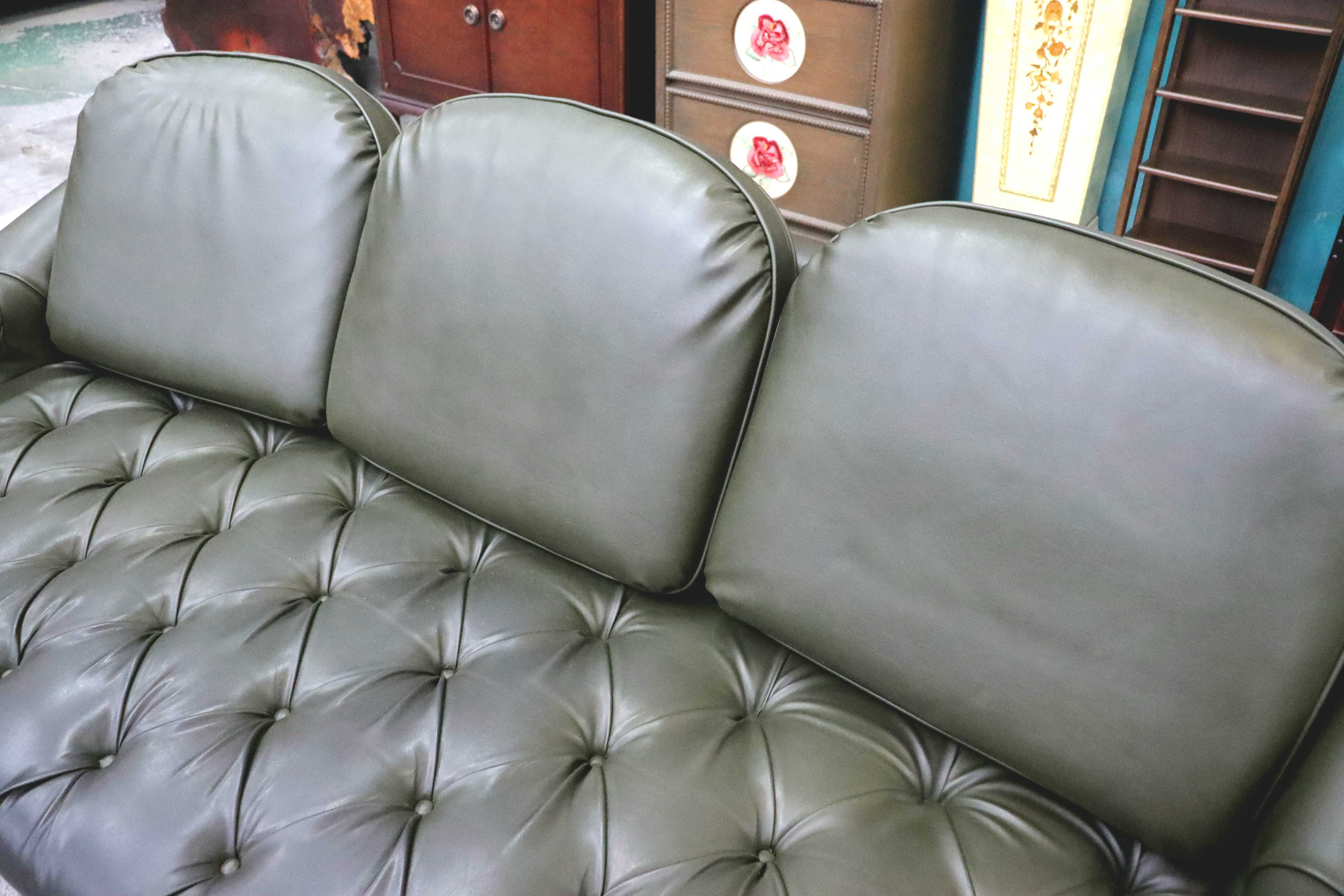 GMIK820○maruni / マルニ ベルサイユ 3人掛けソファ 3Pソファ 合皮 木製アーム クラシック エレガント 応接 ボタンタフティング 国産家具