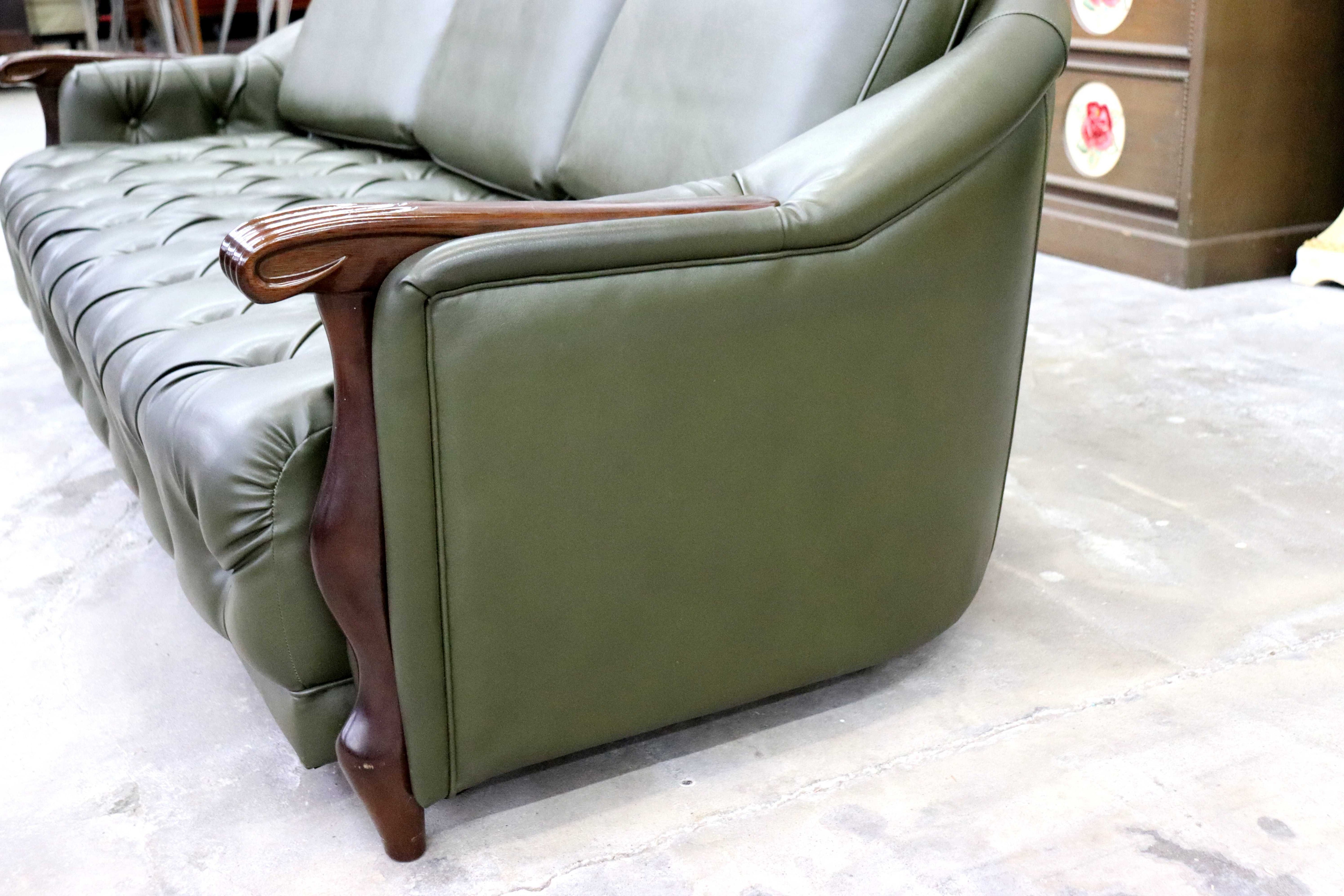 GMIK820○maruni / マルニ ベルサイユ 3人掛けソファ 3Pソファ 合皮 木製アーム クラシック エレガント 応接 ボタンタフティング 国産家具