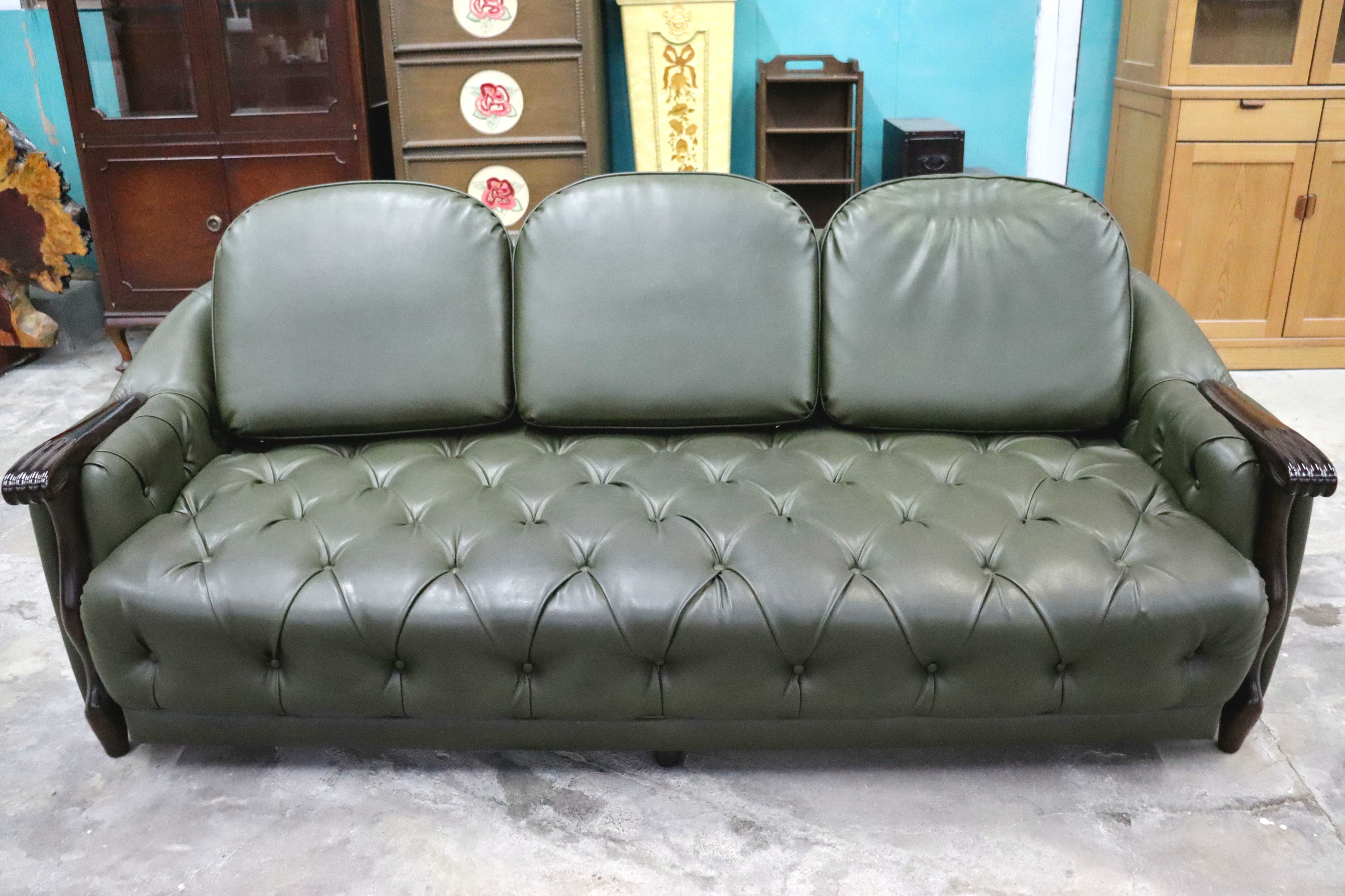 GMIK819○maruni / マルニ ベルサイユ 3人掛けソファ 3Pソファ 合皮 木製アーム クラシック エレガント 応接 ボタンタフティング 国産家具