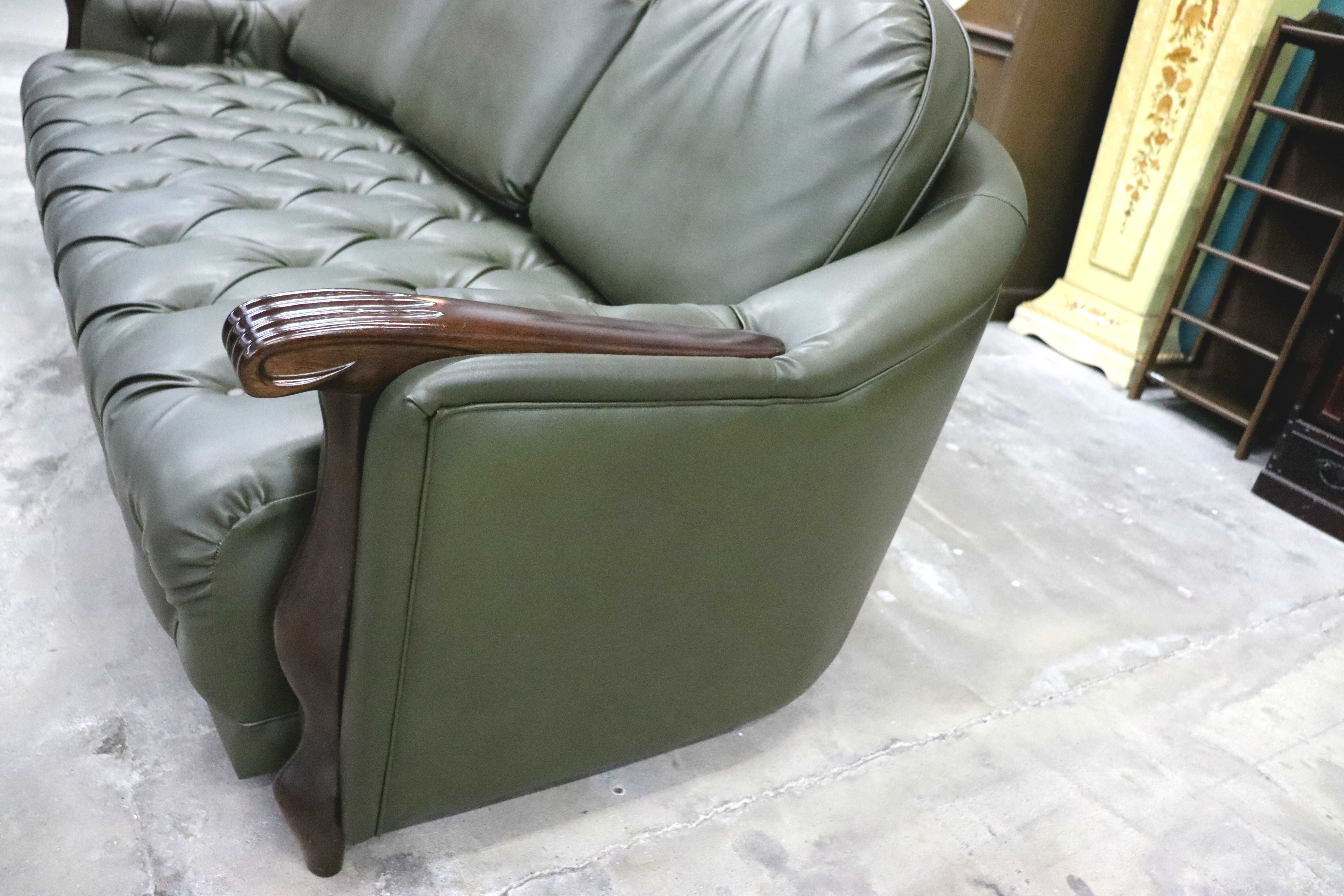 GMIK819○maruni / マルニ ベルサイユ 3人掛けソファ 3Pソファ 合皮 木製アーム クラシック エレガント 応接 ボタンタフティング 国産家具