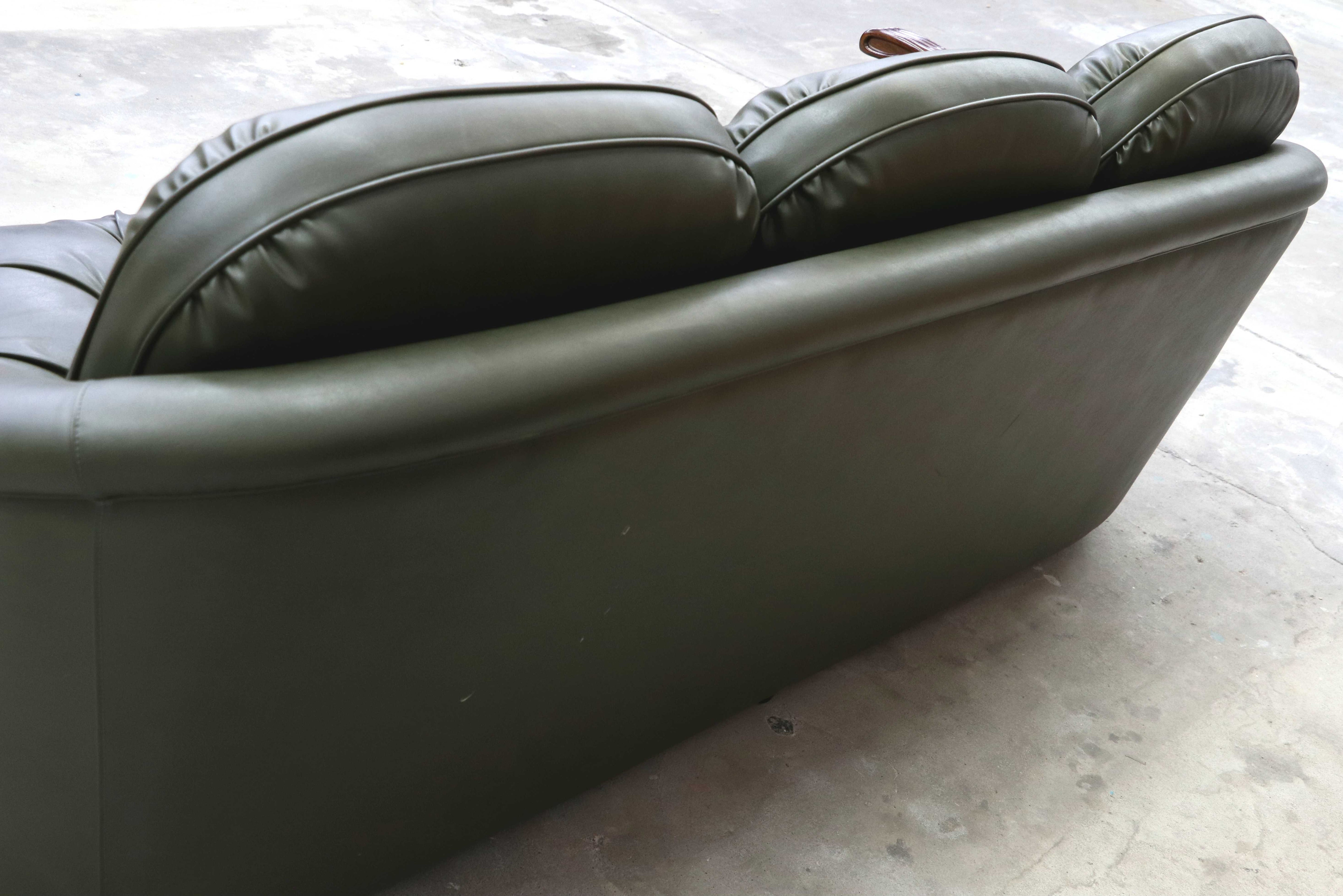 GMIK818○maruni / マルニ ベルサイユ 3人掛けソファ 3Pソファ 合皮 木製アーム クラシック エレガント 応接 ボタンタフティング 国産家具