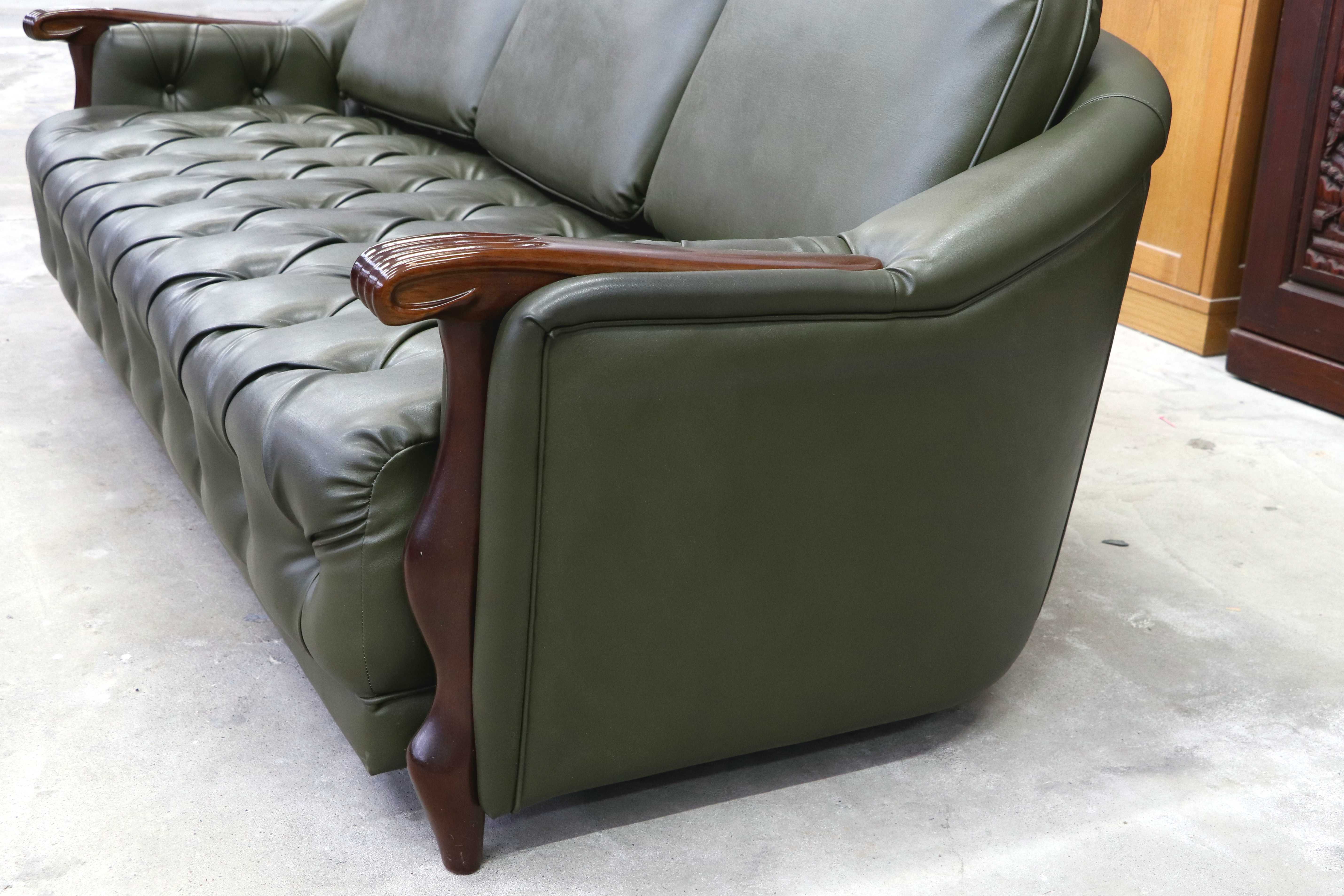 GMIK818○maruni / マルニ ベルサイユ 3人掛けソファ 3Pソファ 合皮 木製アーム クラシック エレガント 応接 ボタンタフティング 国産家具