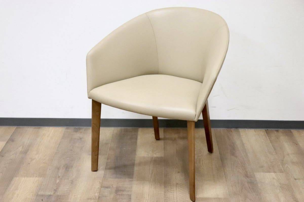 GMGN421E○Andreu World / アンドリュー・ワールド Brandy アームチェア 椅子 本革 レザー ベージュ モダン 定価約20万 展示品