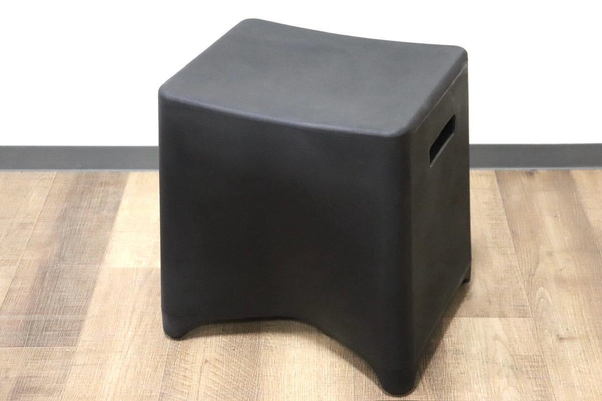 GMGN334B○Kian Furniture / キアン Rumble stool ランブル スツール 腰掛け 椅子 プラスチック ブラック デザイナーズ家具 モダン 展示品