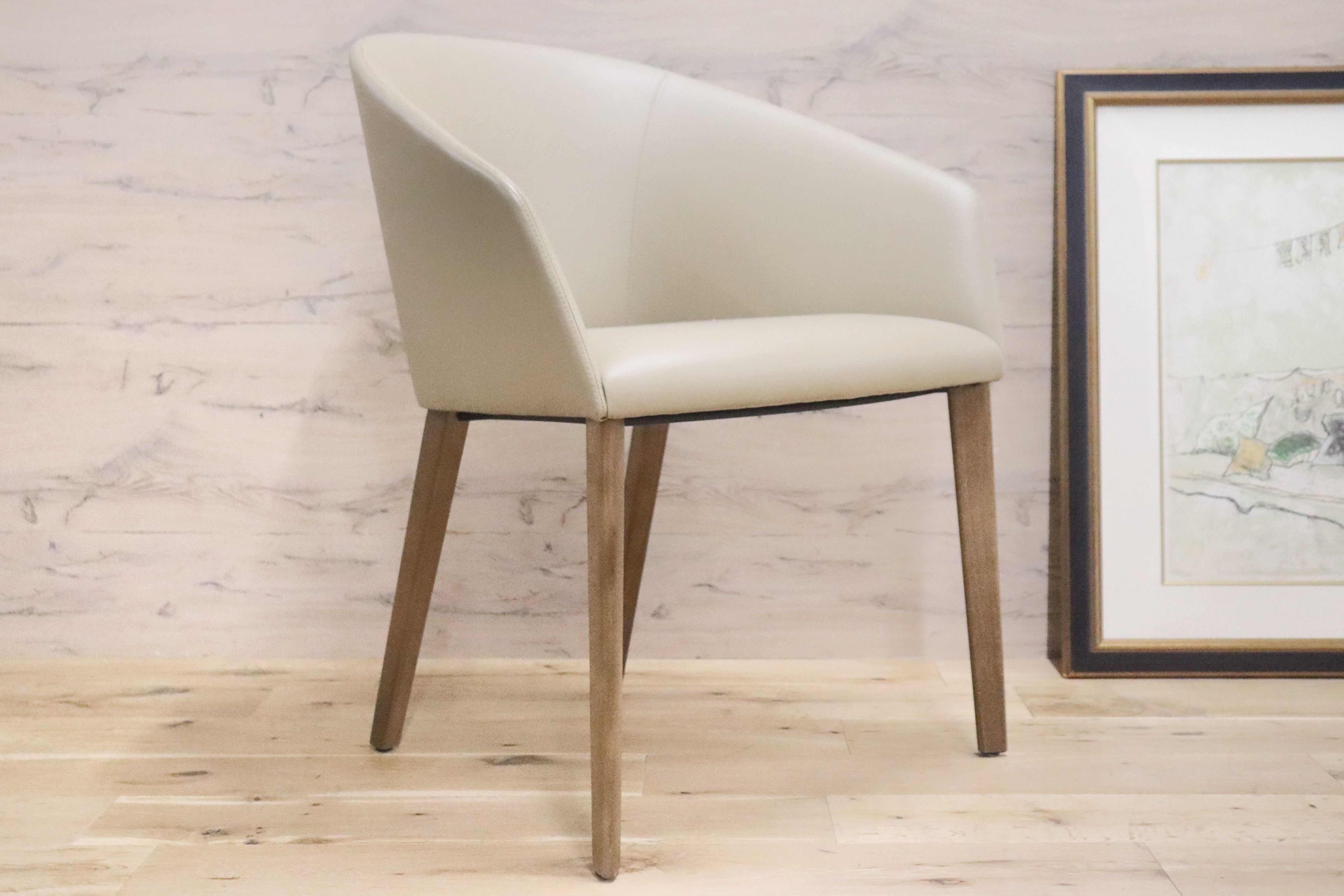 GMGN421V○Andreu World / アンドリュー・ワールド Brandy アームチェア 椅子 本革 レザー ベージュ モダン 定価約20万 展示品