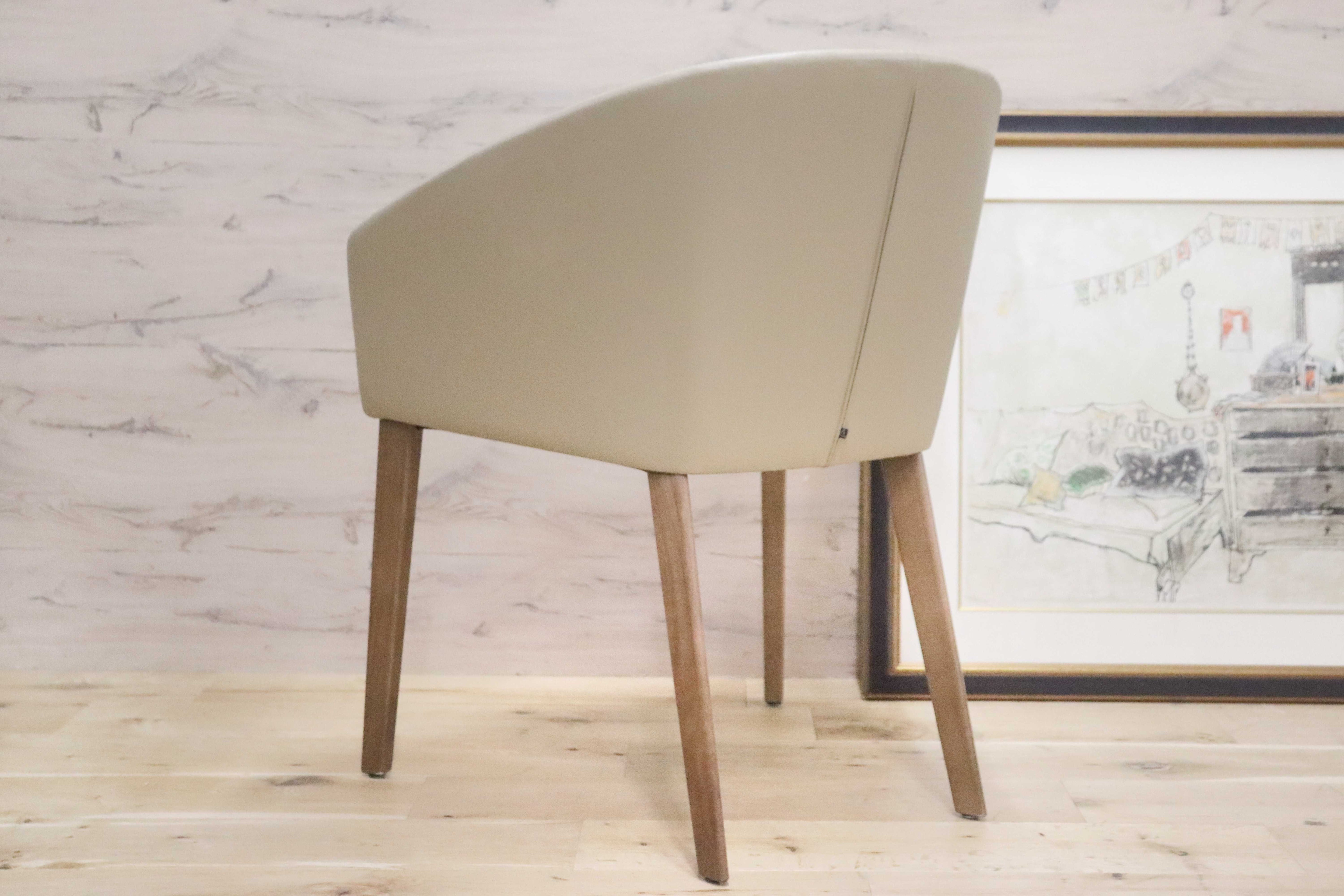 GMGN421V○Andreu World / アンドリュー・ワールド Brandy アームチェア 椅子 本革 レザー ベージュ モダン 定価約20万 展示品