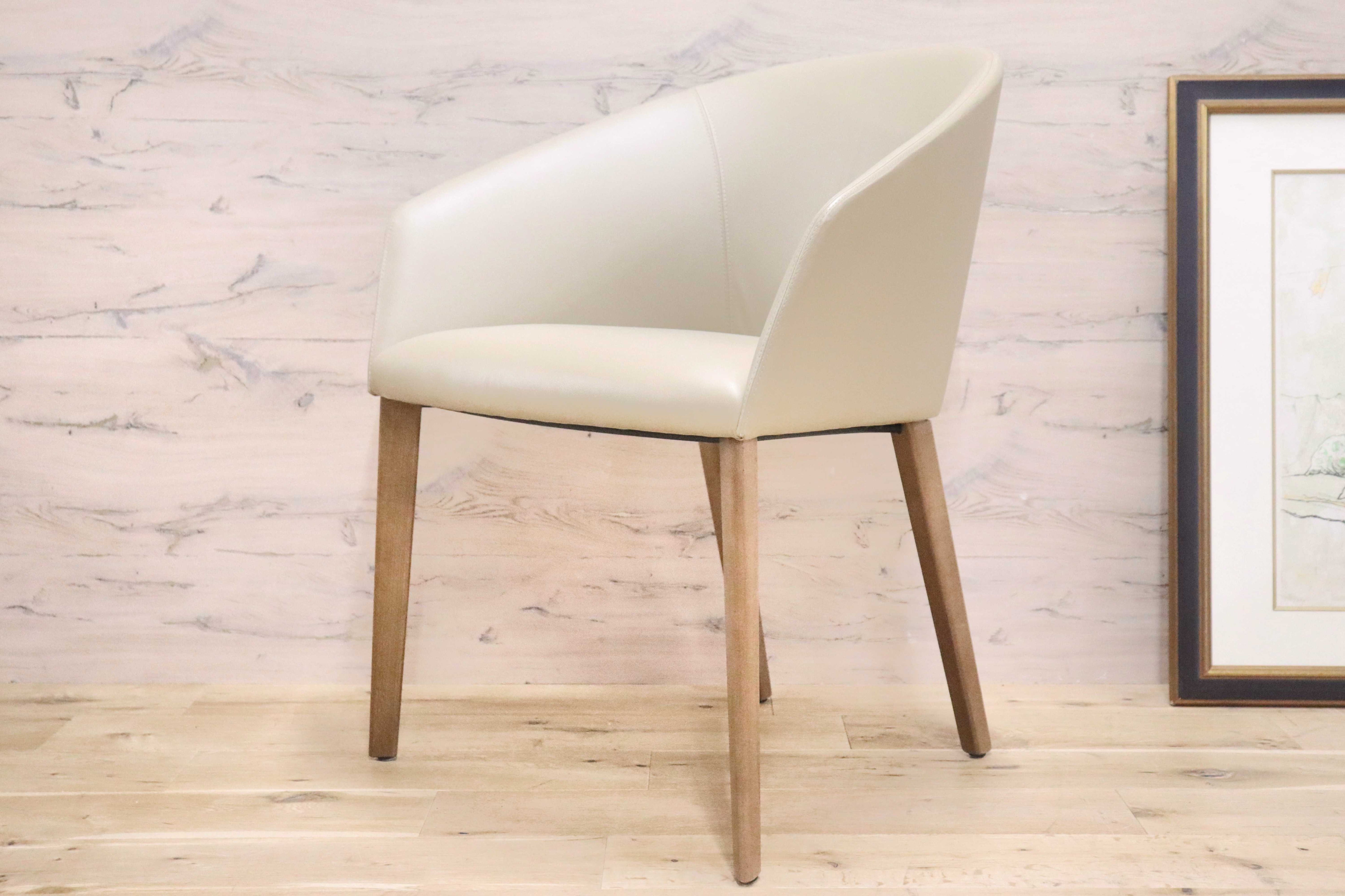 GMGN421W○Andreu World / アンドリュー・ワールド Brandy アームチェア 椅子 本革 レザー ベージュ モダン 定価約20万 展示品