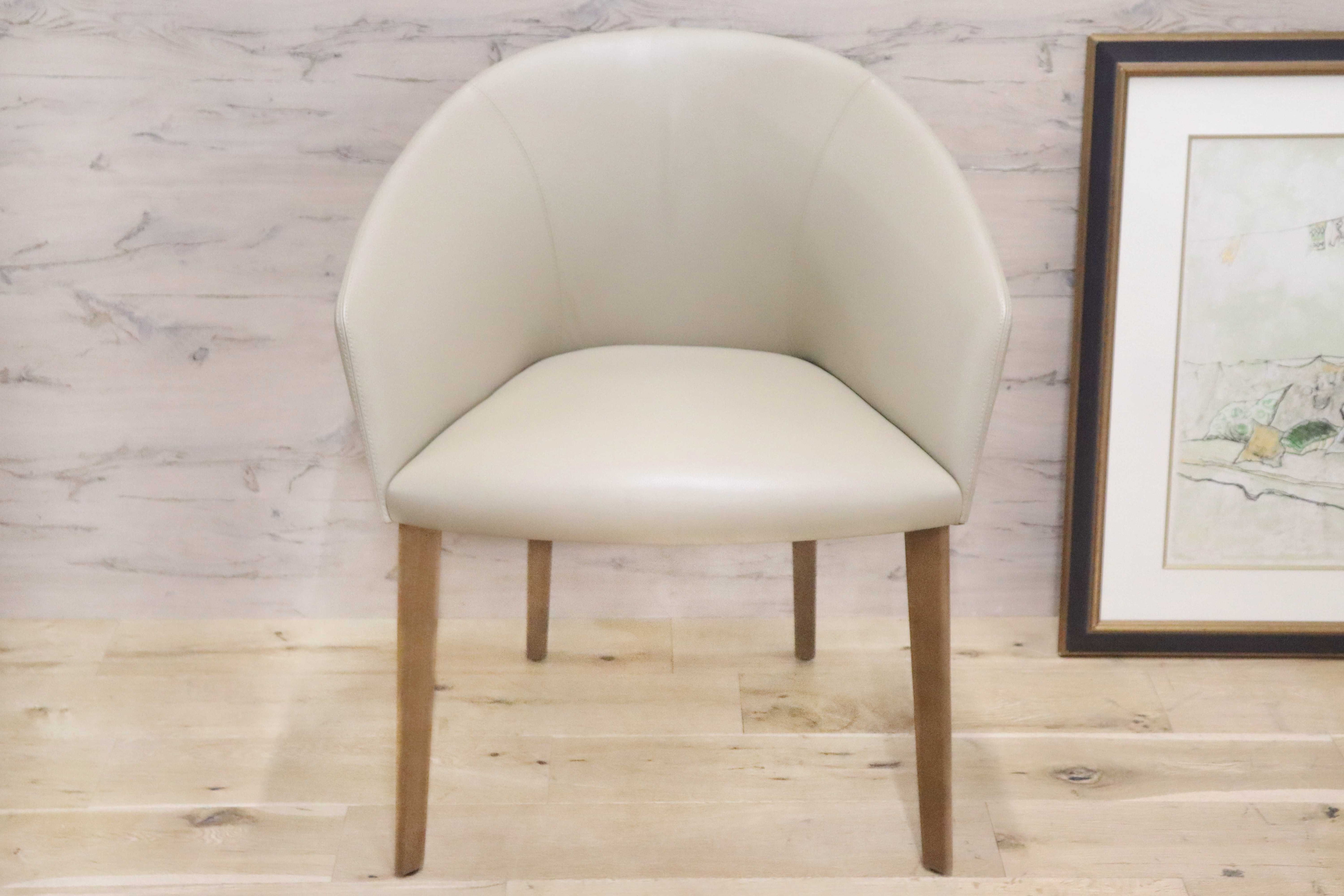 GMGN421W○Andreu World / アンドリュー・ワールド Brandy アームチェア 椅子 本革 レザー ベージュ モダン 定価約20万 展示品