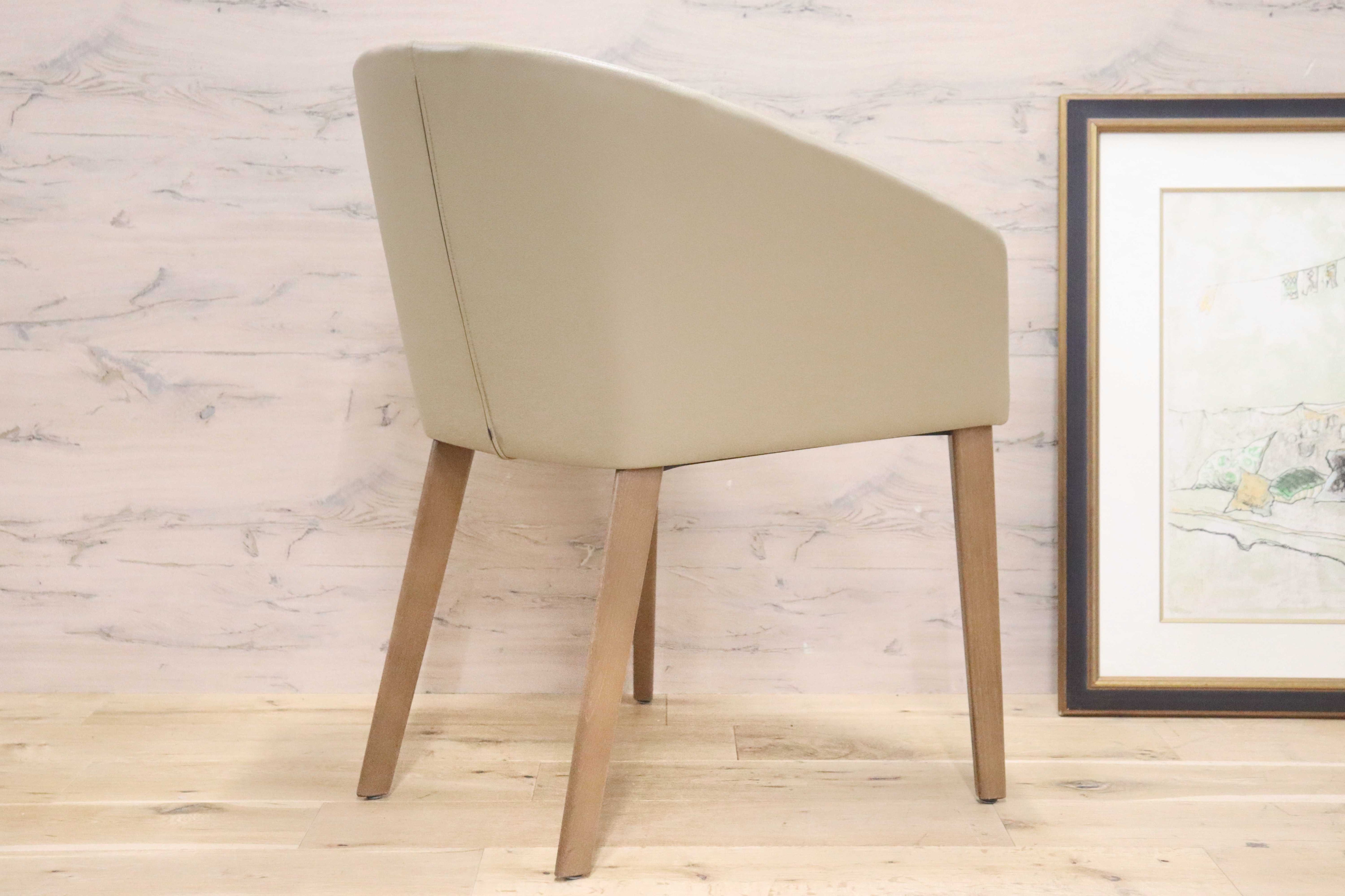 GMGN421W○Andreu World / アンドリュー・ワールド Brandy アームチェア 椅子 本革 レザー ベージュ モダン 定価約20万 展示品