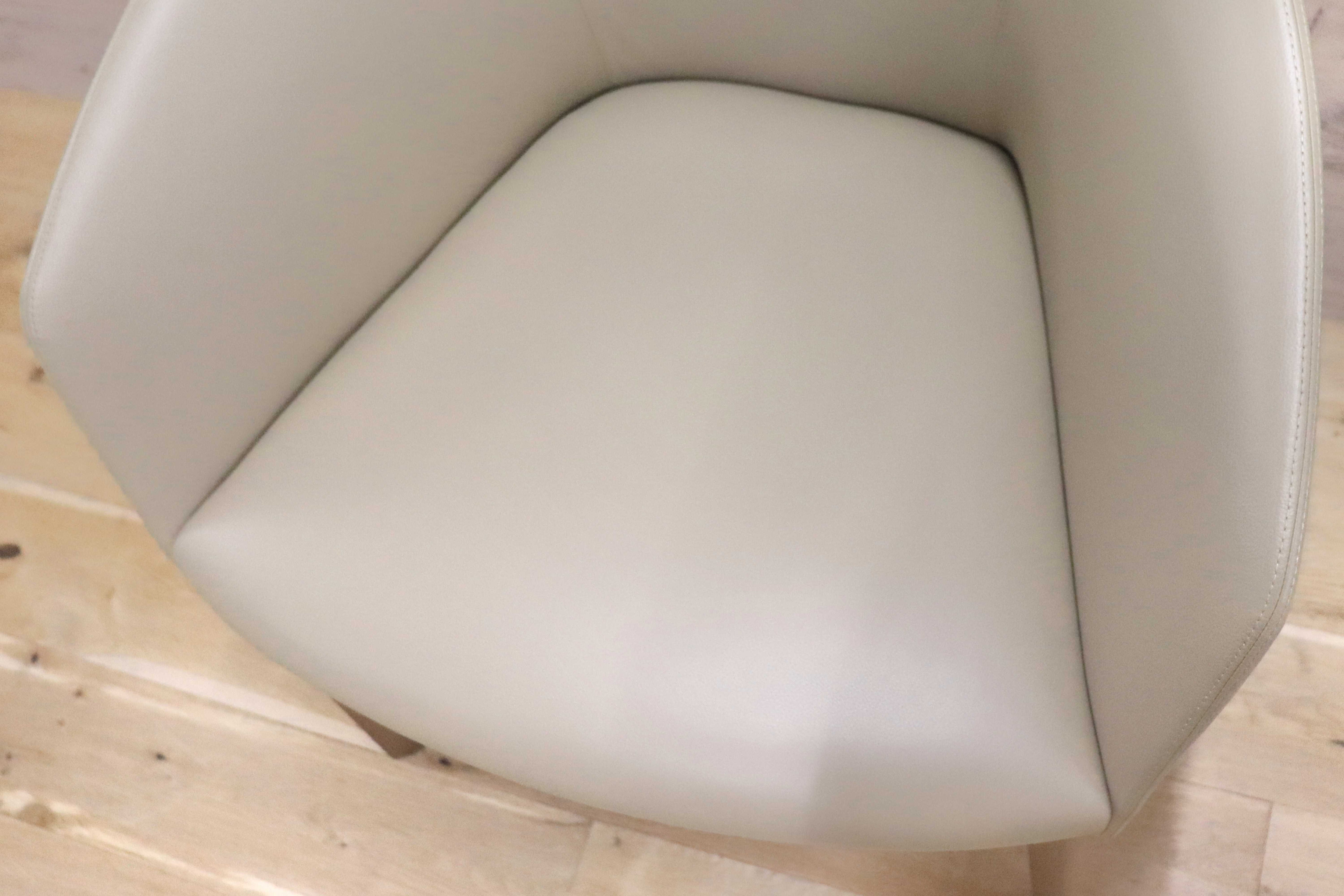 GMGN421W○Andreu World / アンドリュー・ワールド Brandy アームチェア 椅子 本革 レザー ベージュ モダン 定価約20万 展示品