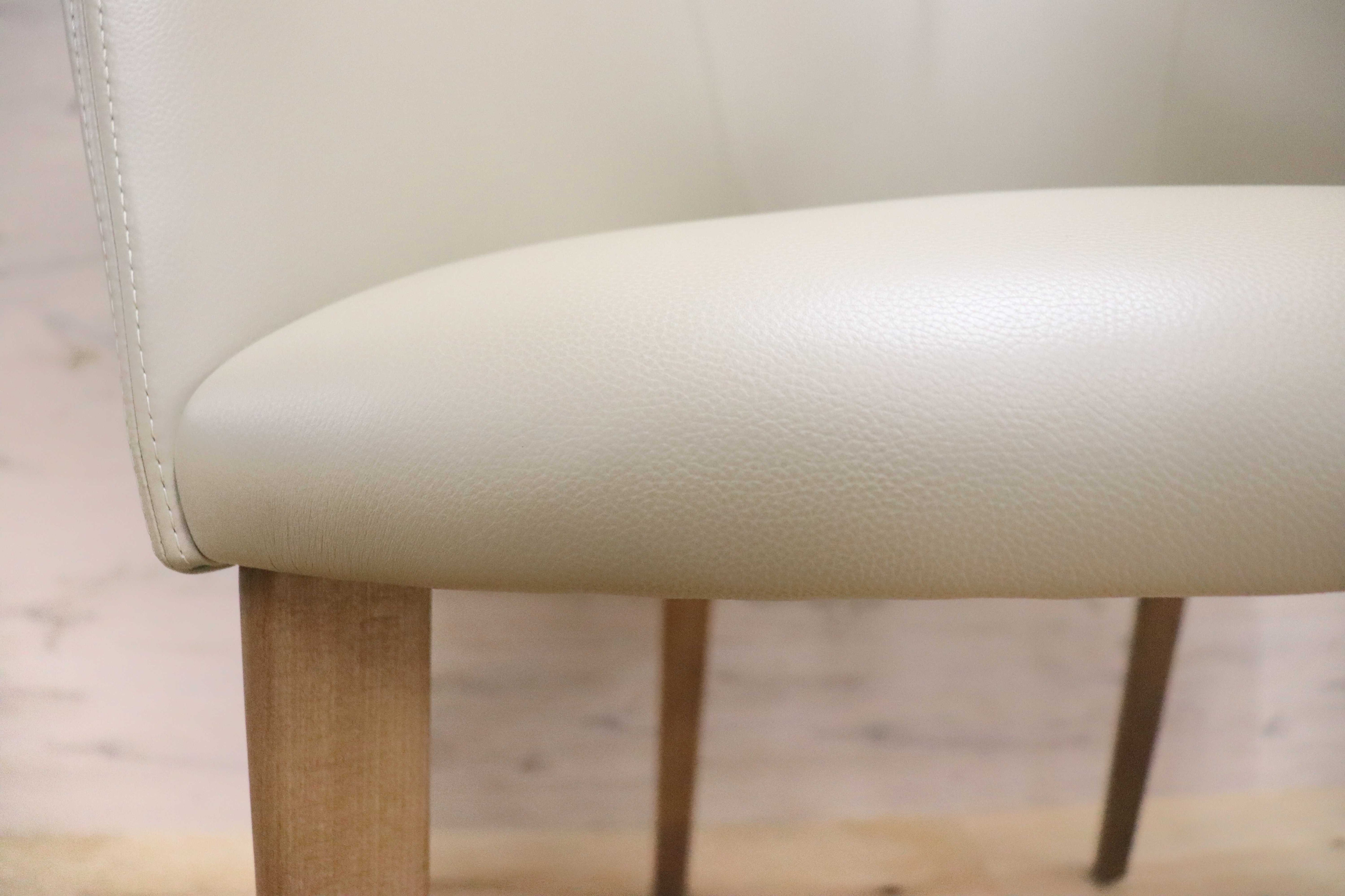 GMGN421W○Andreu World / アンドリュー・ワールド Brandy アームチェア 椅子 本革 レザー ベージュ モダン 定価約20万 展示品