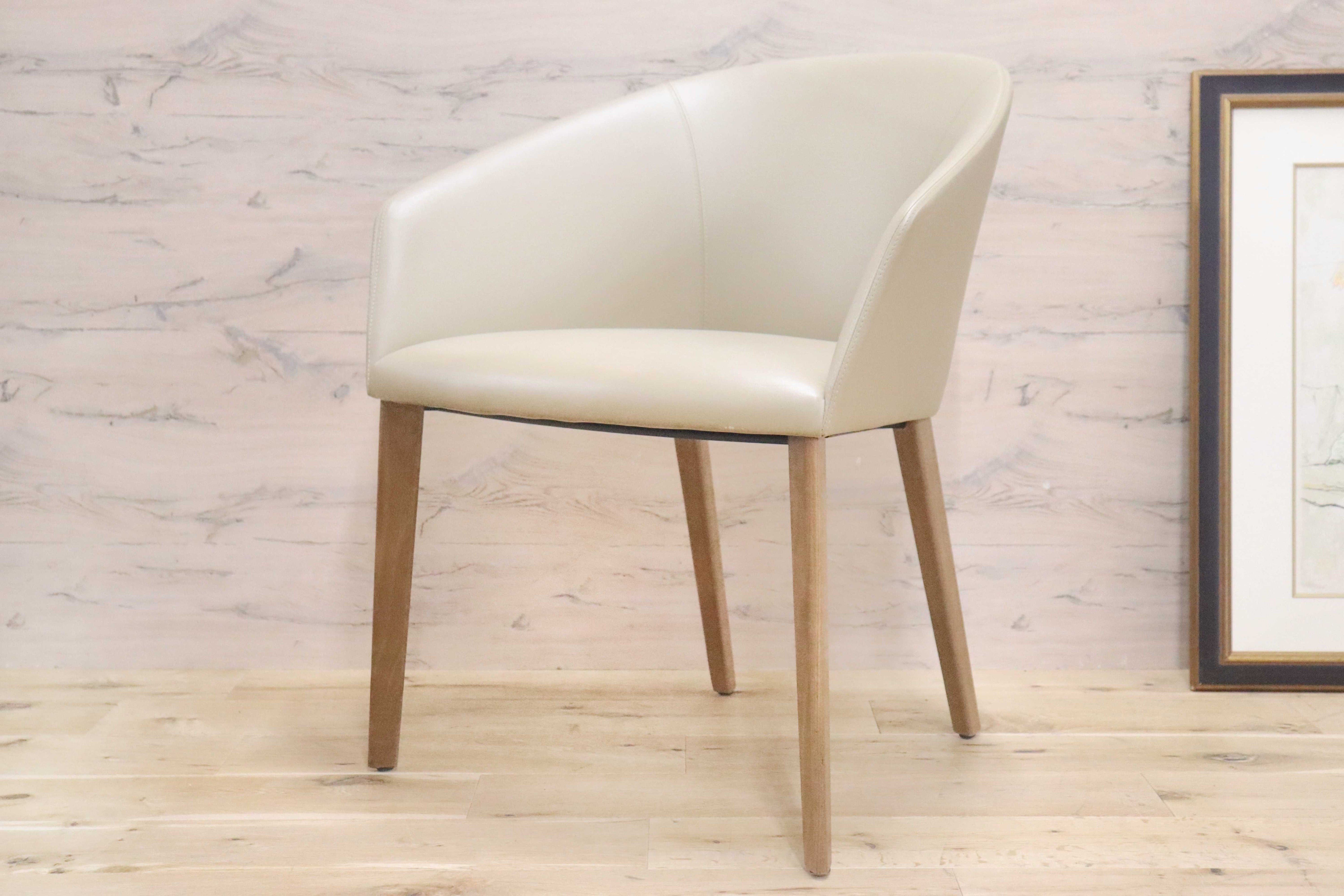 GMGN421X○Andreu World / アンドリュー・ワールド Brandy アームチェア 椅子 本革 レザー ベージュ モダン 定価約20万 展示品