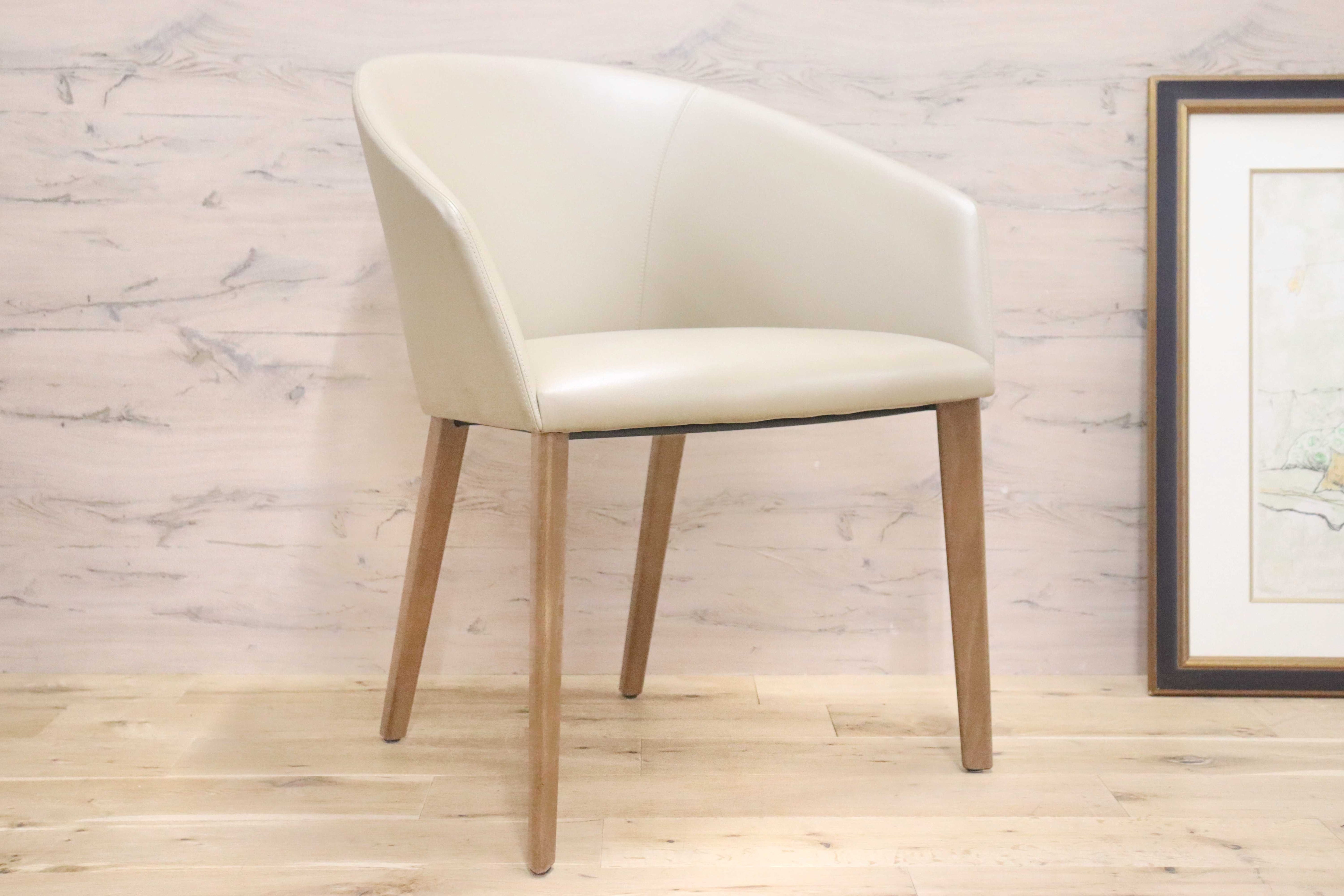 GMGN421X○Andreu World / アンドリュー・ワールド Brandy アームチェア 椅子 本革 レザー ベージュ モダン 定価約20万 展示品