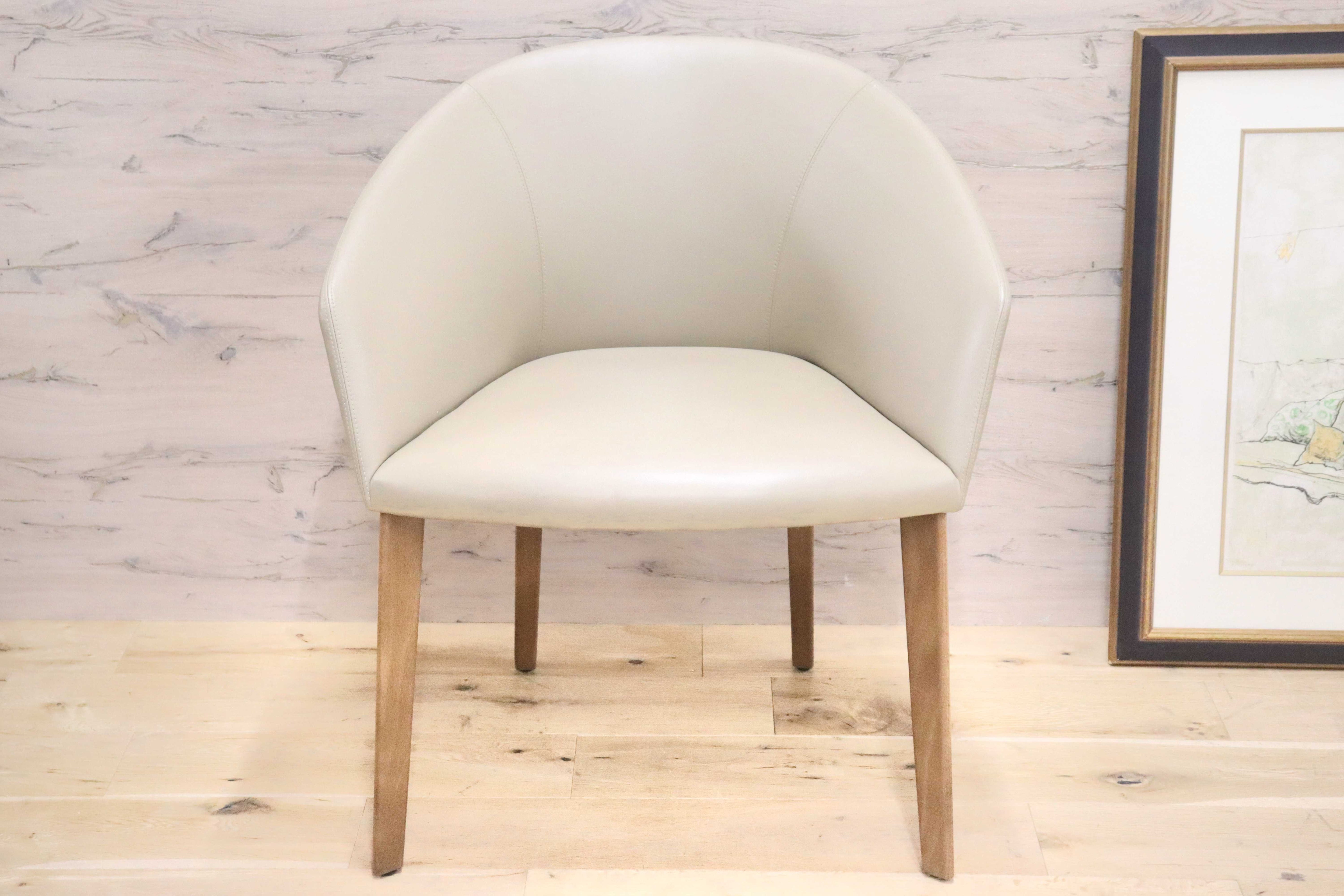 GMGN421X○Andreu World / アンドリュー・ワールド Brandy アームチェア 椅子 本革 レザー ベージュ モダン 定価約20万 展示品