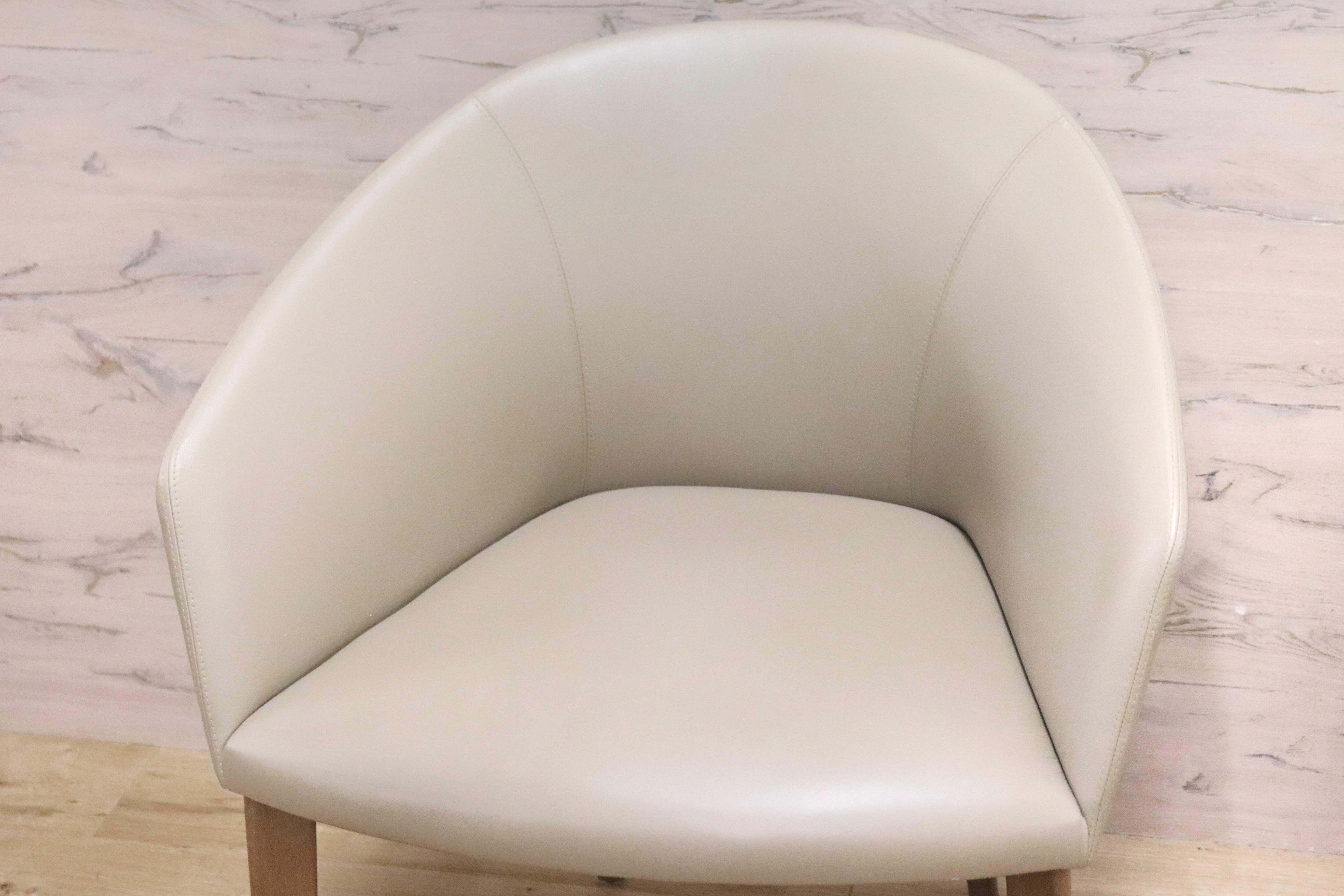 GMGN421X○Andreu World / アンドリュー・ワールド Brandy アームチェア 椅子 本革 レザー ベージュ モダン 定価約20万 展示品