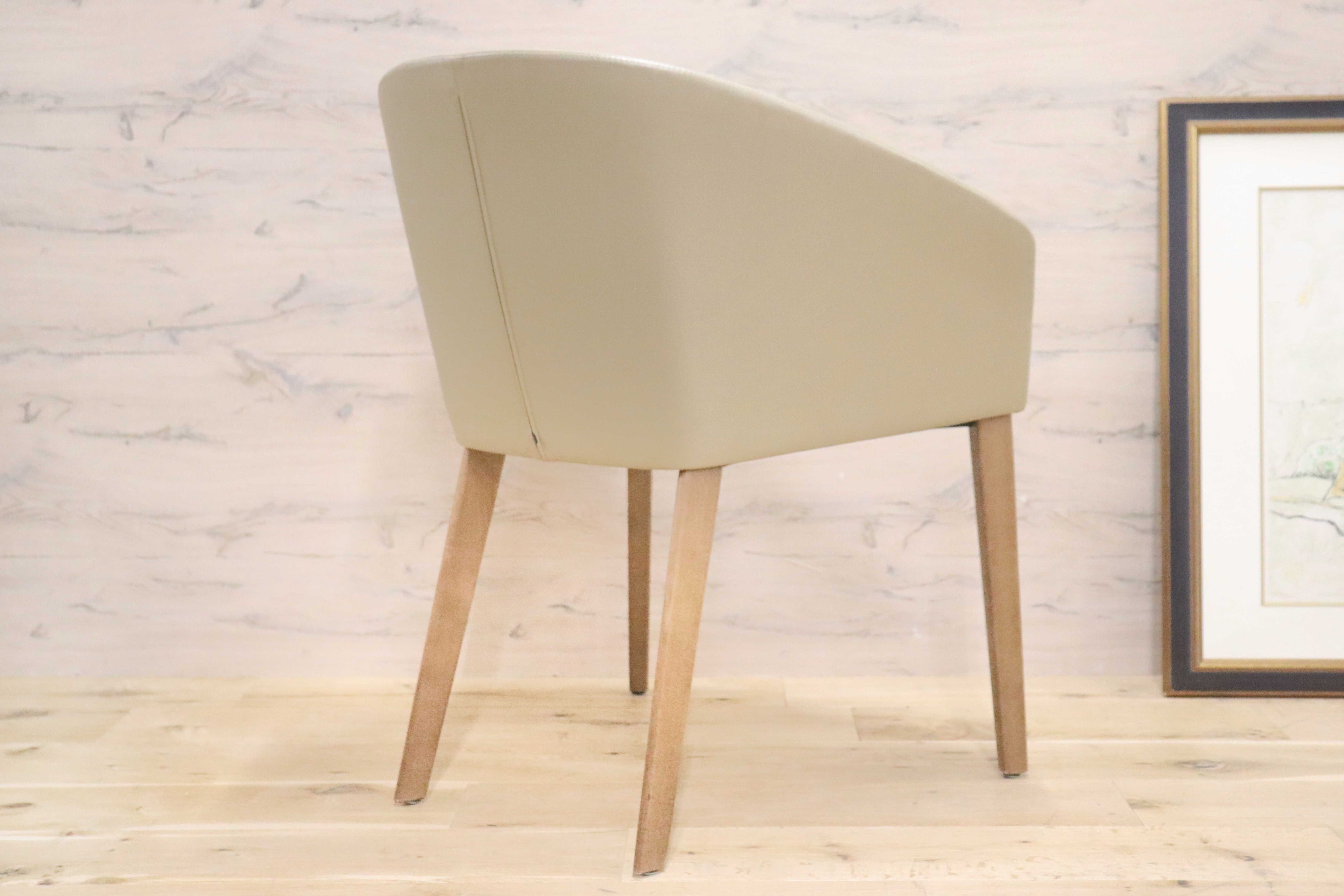 GMGN421X○Andreu World / アンドリュー・ワールド Brandy アームチェア 椅子 本革 レザー ベージュ モダン 定価約20万 展示品