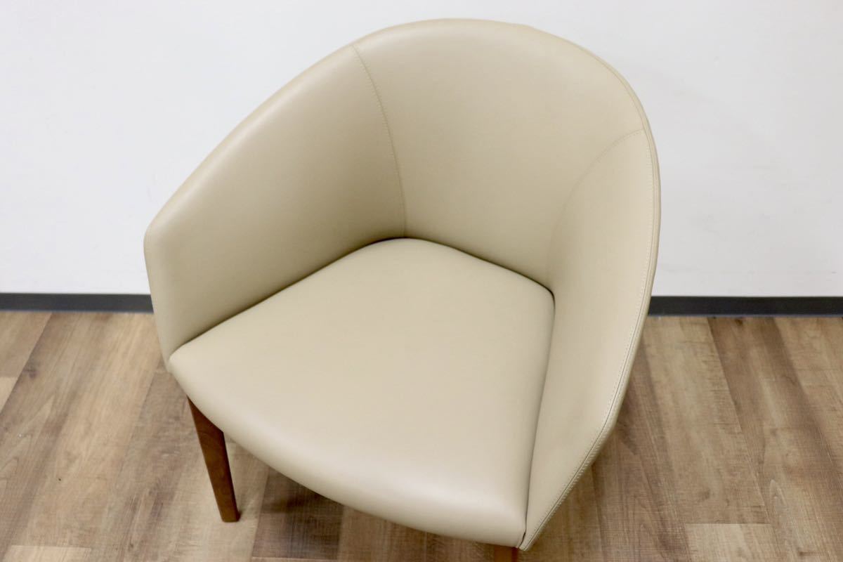 GMGN421E○Andreu World / アンドリュー・ワールド Brandy アームチェア 椅子 本革 レザー ベージュ モダン 定価約20万 展示品