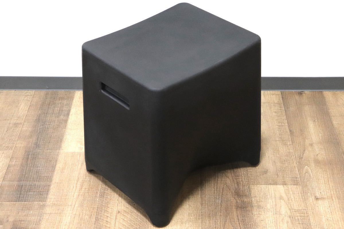 GMGN334B○Kian Furniture / キアン Rumble stool ランブル スツール 腰掛け 椅子 プラスチック ブラック デザイナーズ家具 モダン 展示品