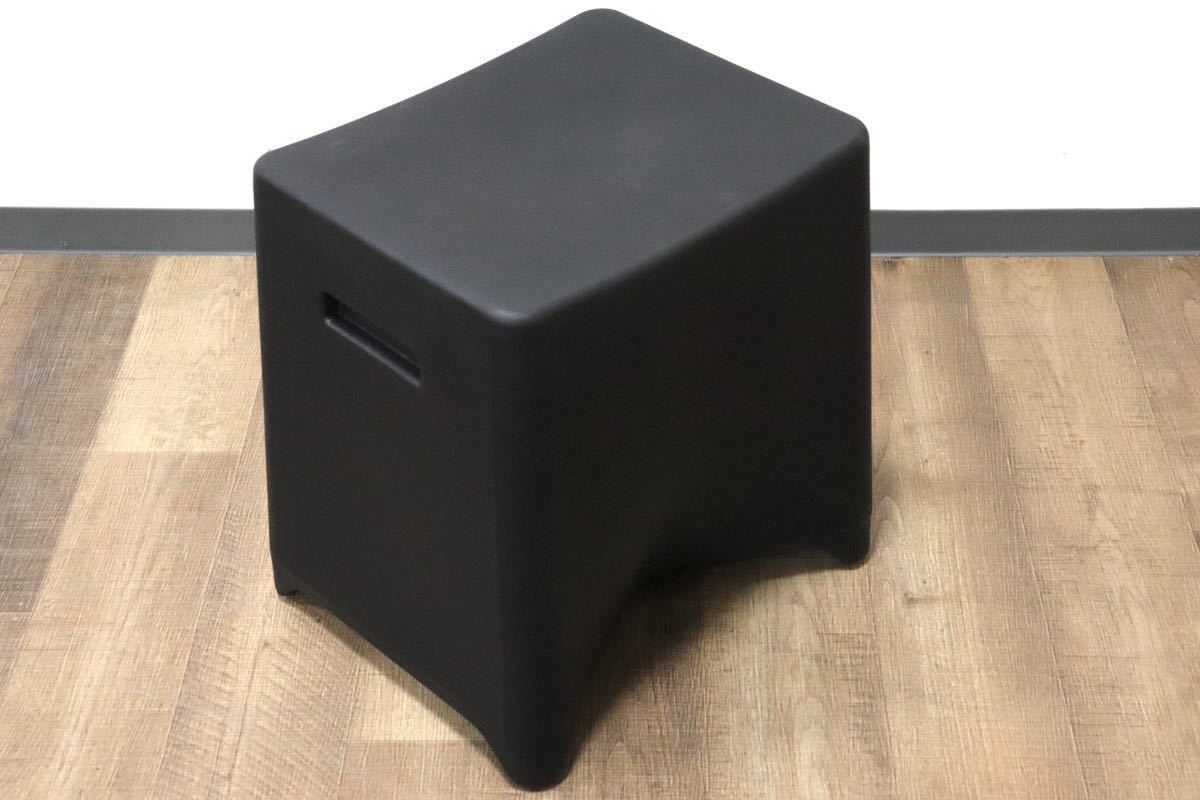 GMGN334A○Kian Furniture / キアン Rumble stool ランブル スツール 腰掛け 椅子 プラスチック ブラック デザイナーズ家具 モダン 展示品