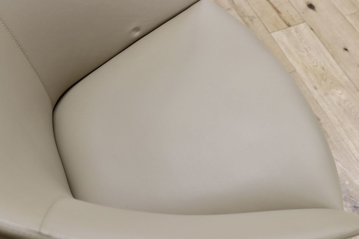 GMGN421G○Andreu World / アンドリュー・ワールド Brandy アームチェア 椅子 本革 レザー ベージュ モダン 定価約20万 展示品