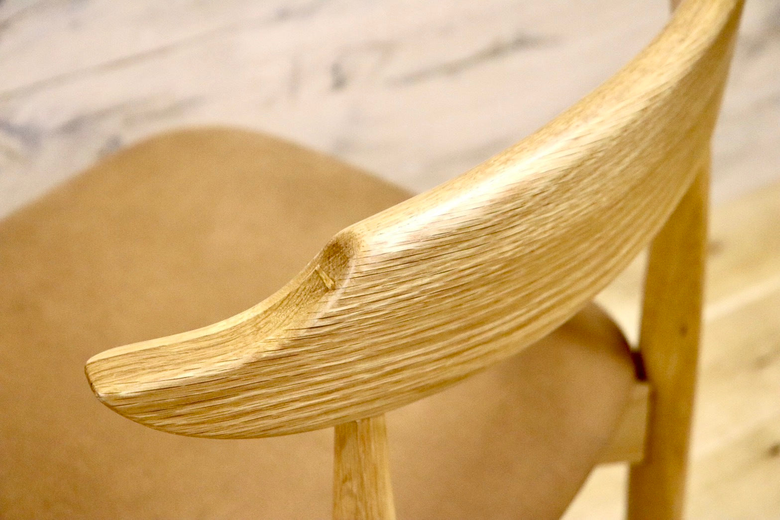 GMHN174D○CHERRY FURNITURE / 桜屋工業 ダイニングチェア DC-114N-LEX 天然木 ホワイトオーク 布(レザークロス) 展示未使用品 定価約3万円