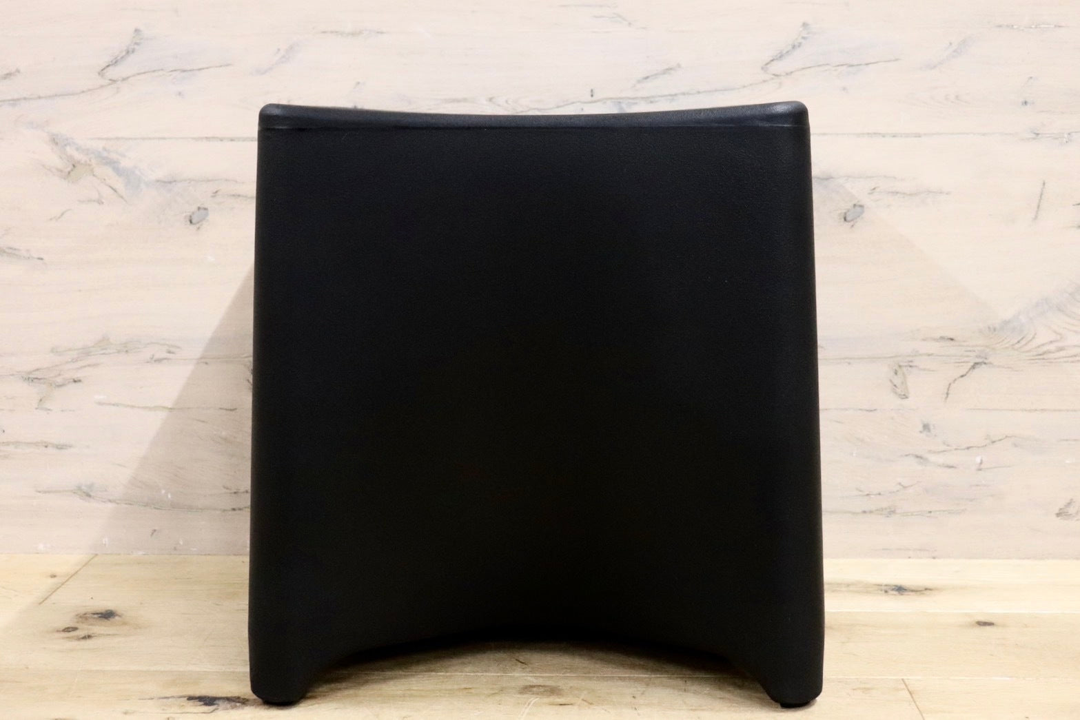 GMGN334F○Kian Furniture / キアン Rumble stool ランブル スツール 腰掛け 椅子 プラスチック ブラック デザイナーズ家具 モダン 展示品