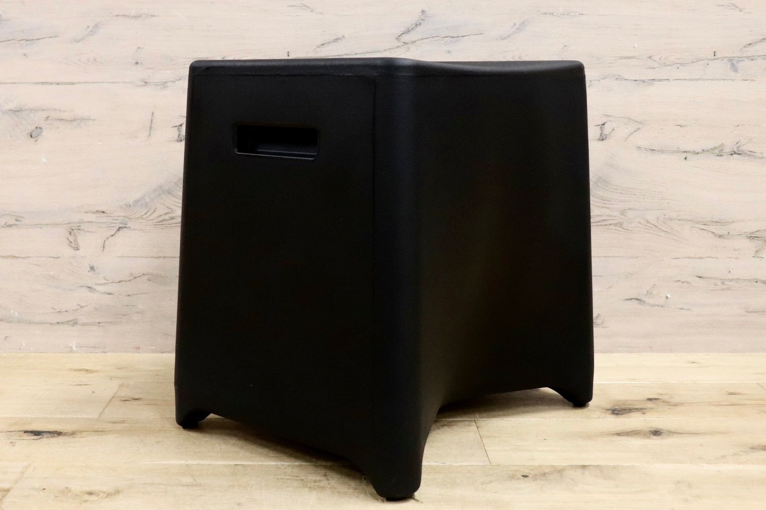 GMGN334F○Kian Furniture / キアン Rumble stool ランブル スツール 腰掛け 椅子 プラスチック ブラック デザイナーズ家具 モダン 展示品