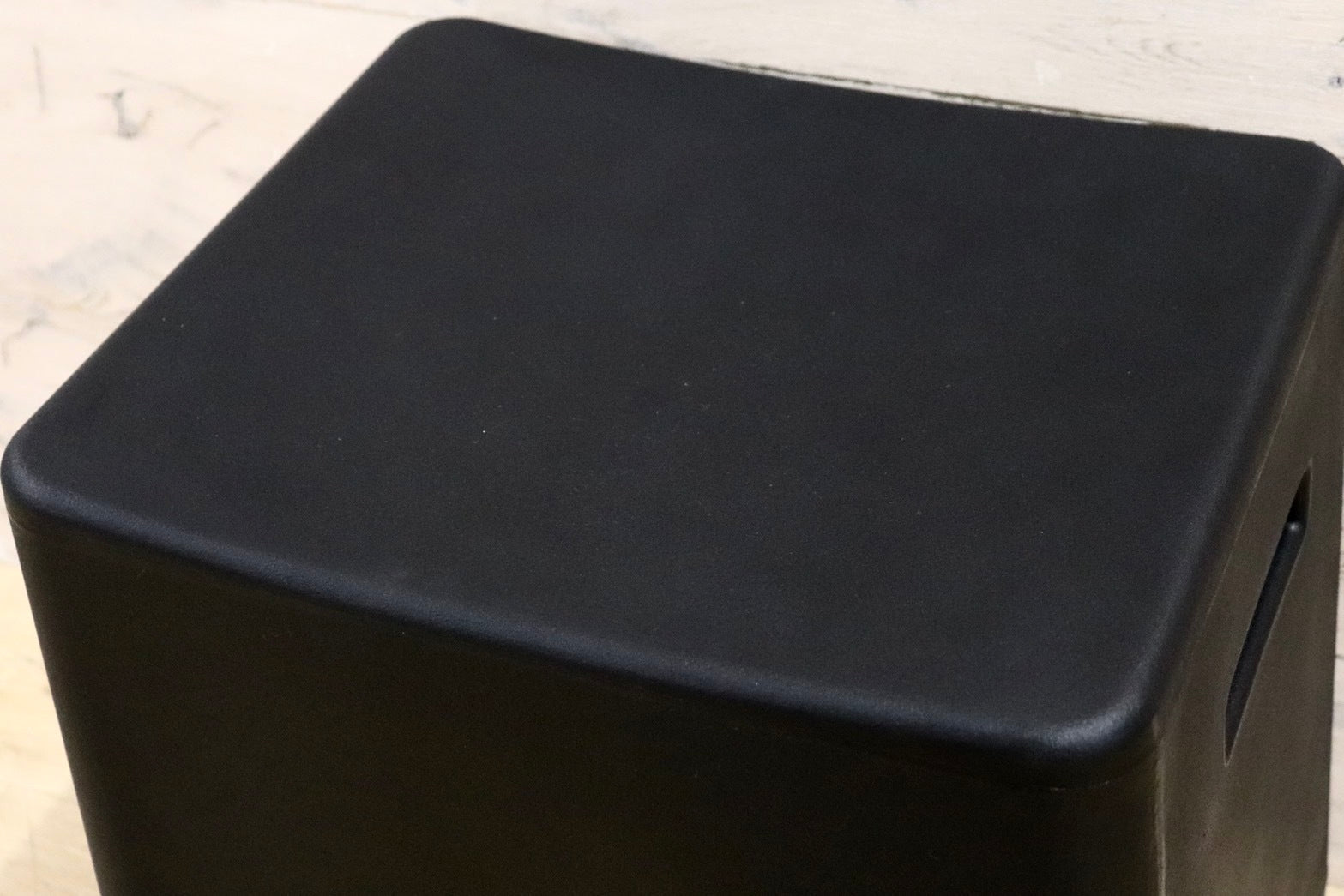 GMGN334F○Kian Furniture / キアン Rumble stool ランブル スツール 腰掛け 椅子 プラスチック ブラック デザイナーズ家具 モダン 展示品