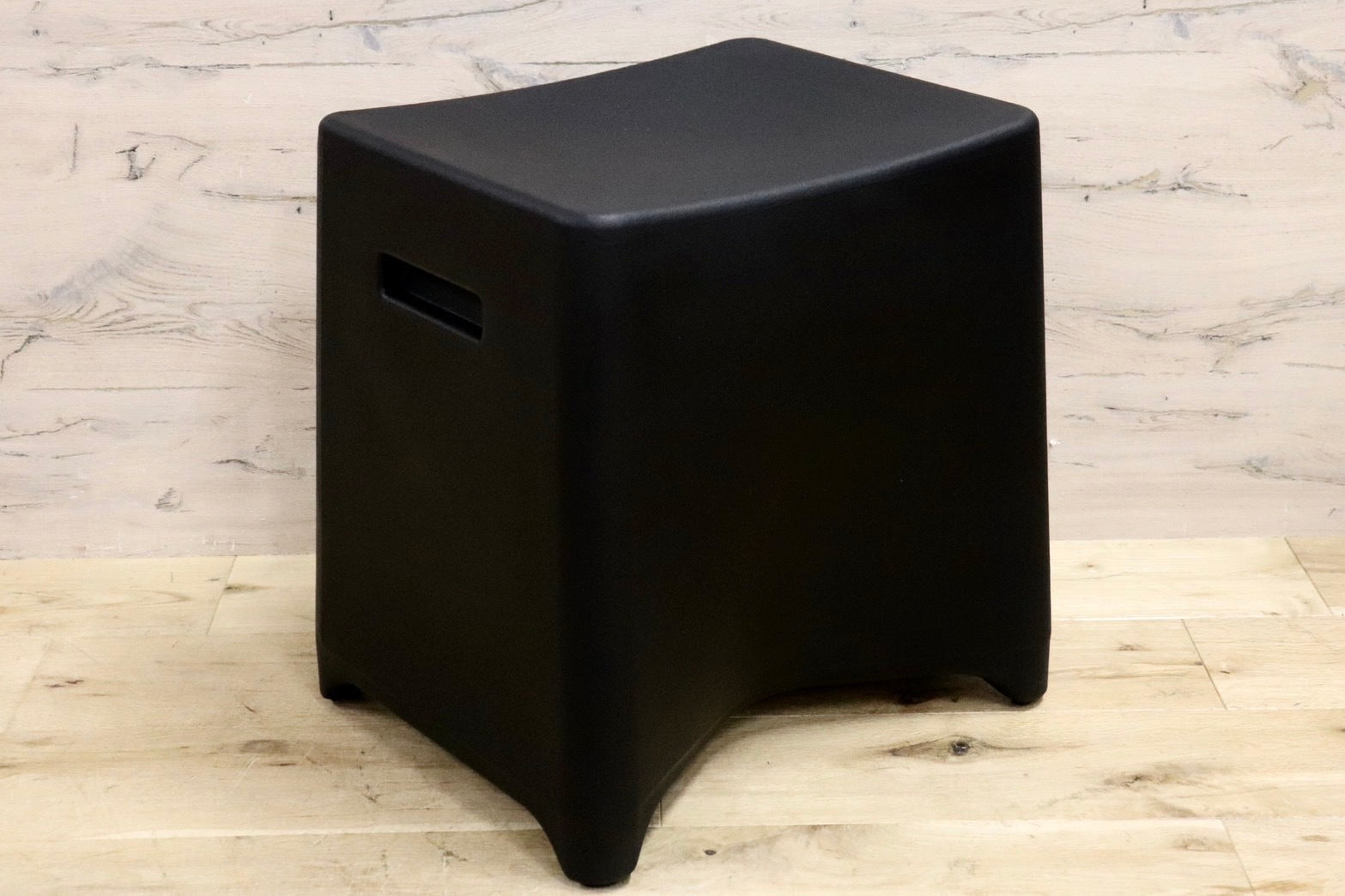GMGN334F○Kian Furniture / キアン Rumble stool ランブル スツール 腰掛け 椅子 プラスチック ブラック デザイナーズ家具 モダン 展示品