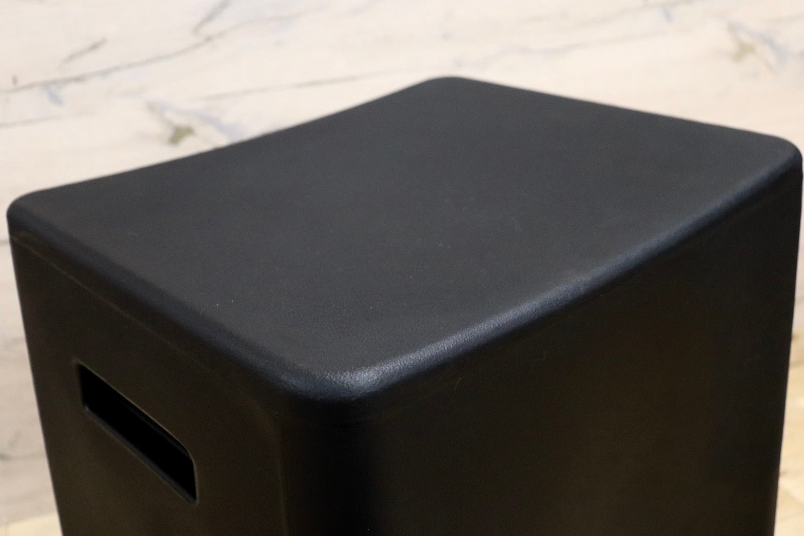 GMGN334F○Kian Furniture / キアン Rumble stool ランブル スツール 腰掛け 椅子 プラスチック ブラック デザイナーズ家具 モダン 展示品