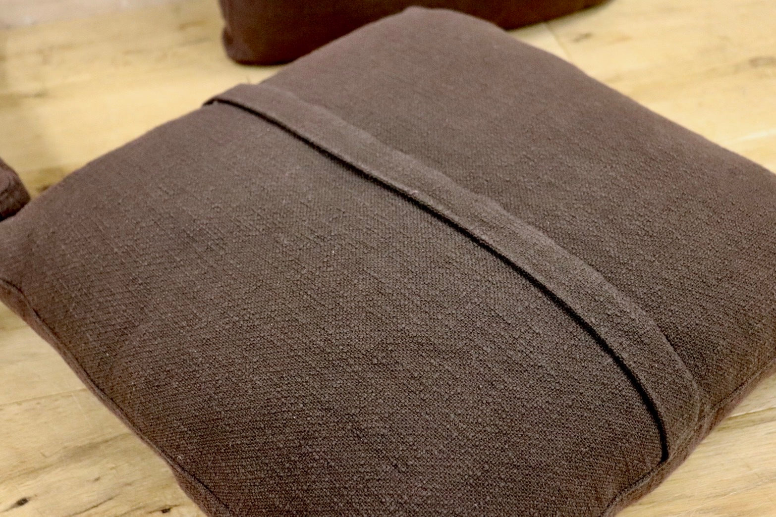 GMHN375E○HUKLA / フクラ クッション ファブリック 3個セット フェザークッション モデルルーム展示品