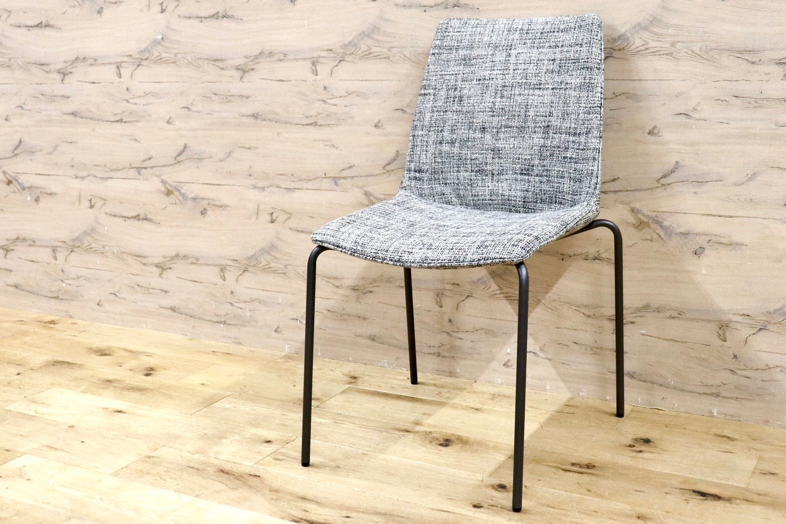 GMHH398A○HUKLA / フクラ LINTE ファブリック モダン ダイニングチェア 椅子 チェア アームレスチェア 定価約6万 モデルルーム展示品