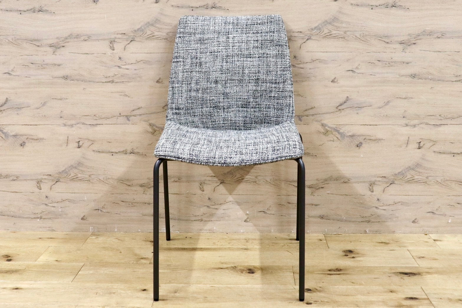 GMHH398A○HUKLA / フクラ LINTE ファブリック モダン ダイニングチェア 椅子 チェア アームレスチェア 定価約6万 モデルルーム展示品