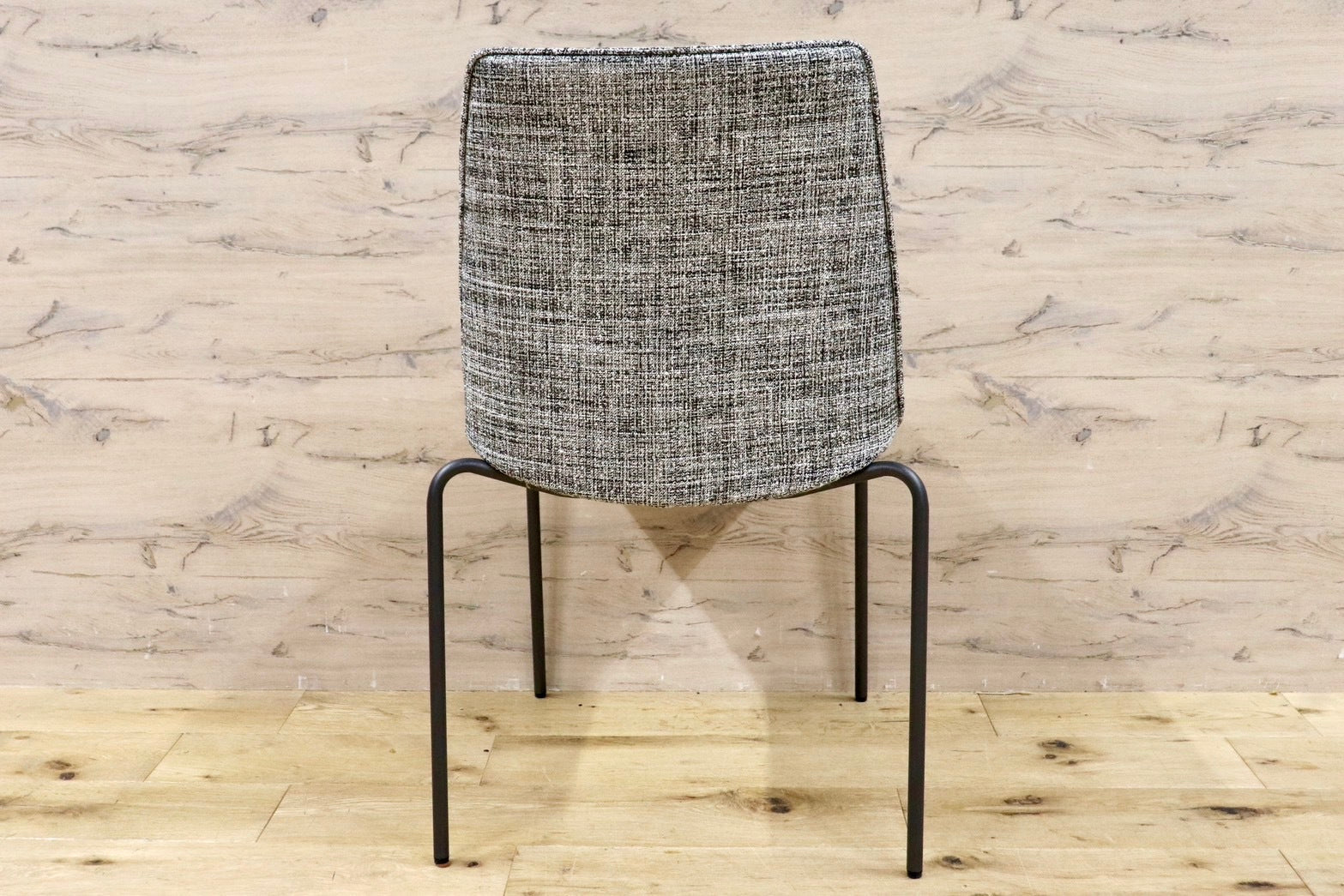 GMHH398A○HUKLA / フクラ LINTE ファブリック モダン ダイニングチェア 椅子 チェア アームレスチェア 定価約6万 モデルルーム展示品