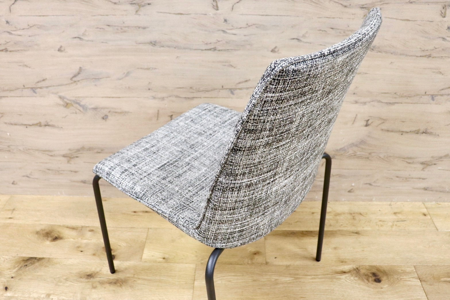 GMHH398A○HUKLA / フクラ LINTE ファブリック モダン ダイニングチェア 椅子 チェア アームレスチェア 定価約6万 モデルルーム展示品