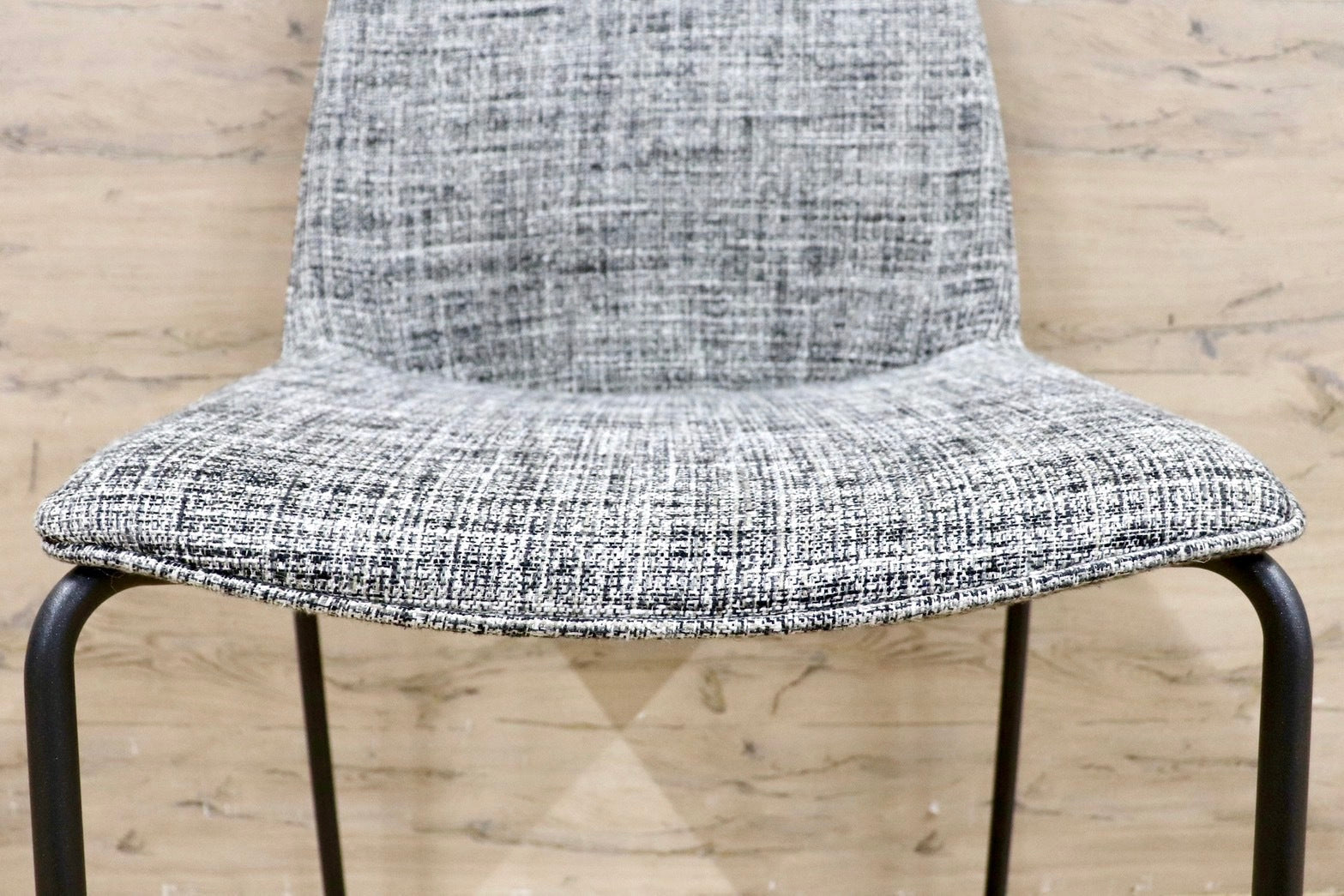 GMHH398C○HUKLA / フクラ LINTE ファブリック モダン ダイニングチェア 椅子 チェア アームレスチェア 定価約6万 モデルルーム展示品