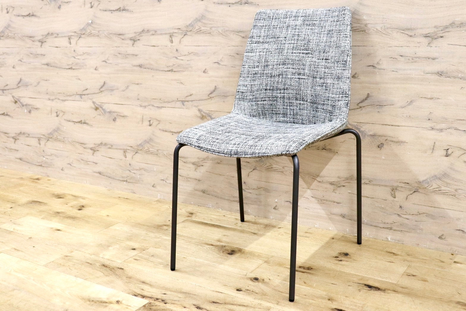 GMHH398D○HUKLA / フクラ LINTE ファブリック モダン ダイニングチェア 椅子 チェア アームレスチェア 定価約6万 モデルルーム展示品